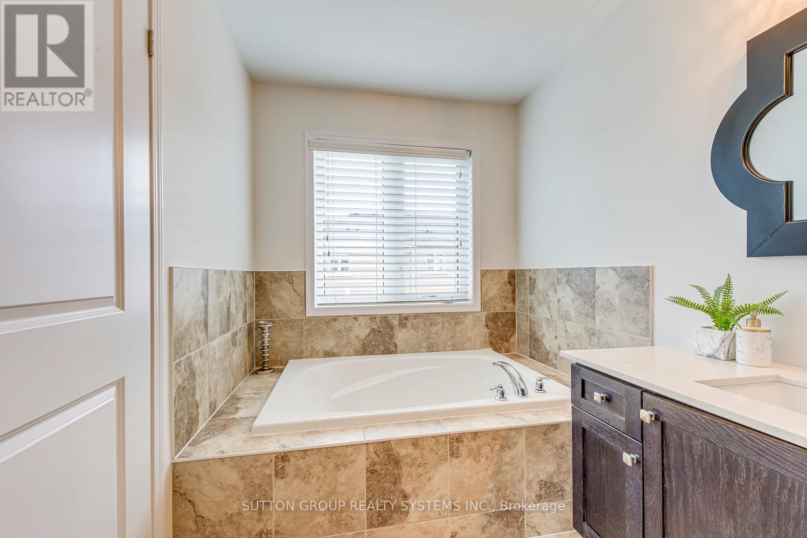 33 - 3002 Preserve Drive, Unit 33 Drive, Oakville, Ontario  L6M 0V5 - Photo 38 - W12430382