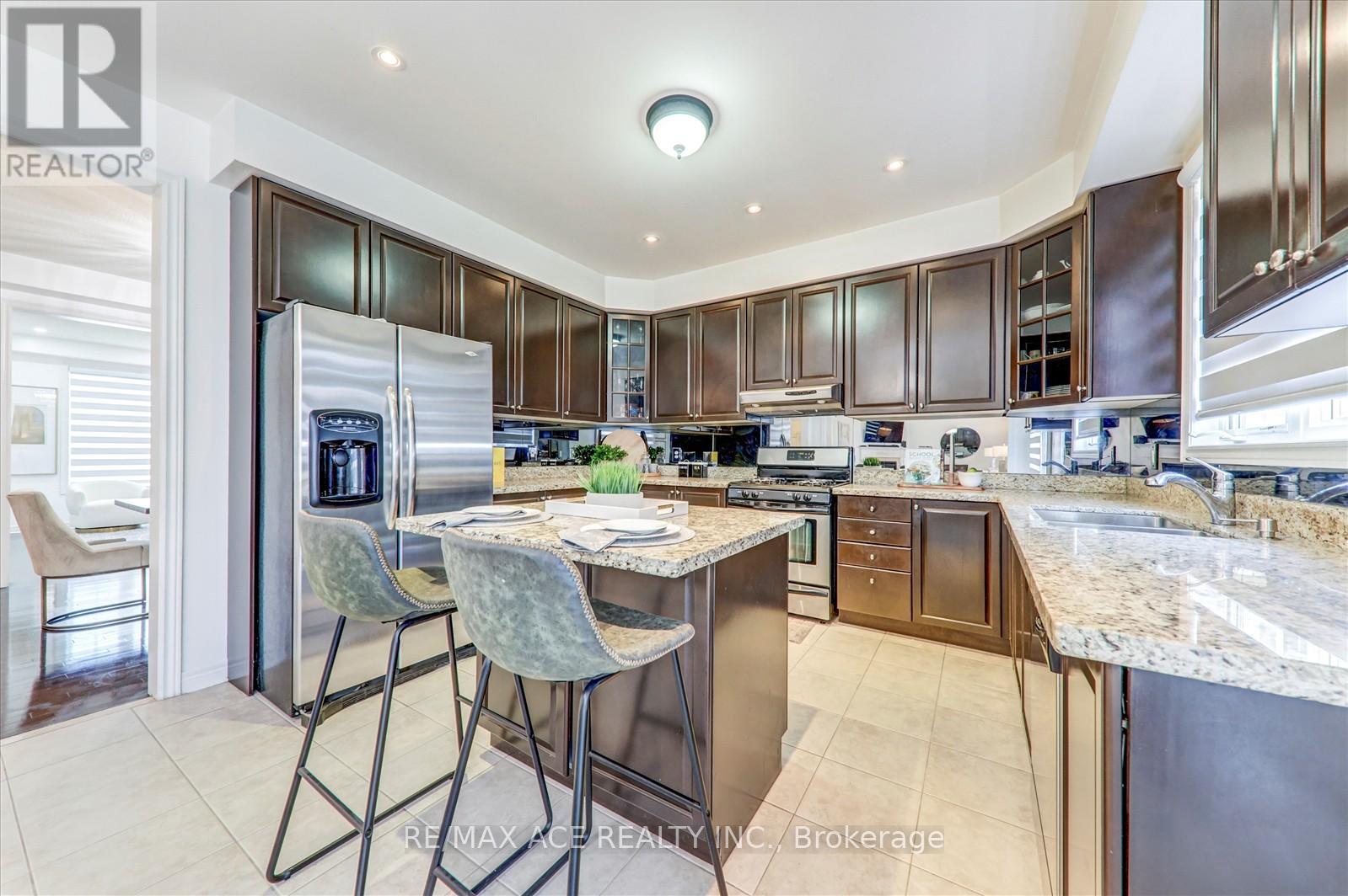 46 Purebrook Crescent, Brampton, Ontario  L6P 2P5 - Photo 12 - W12430403