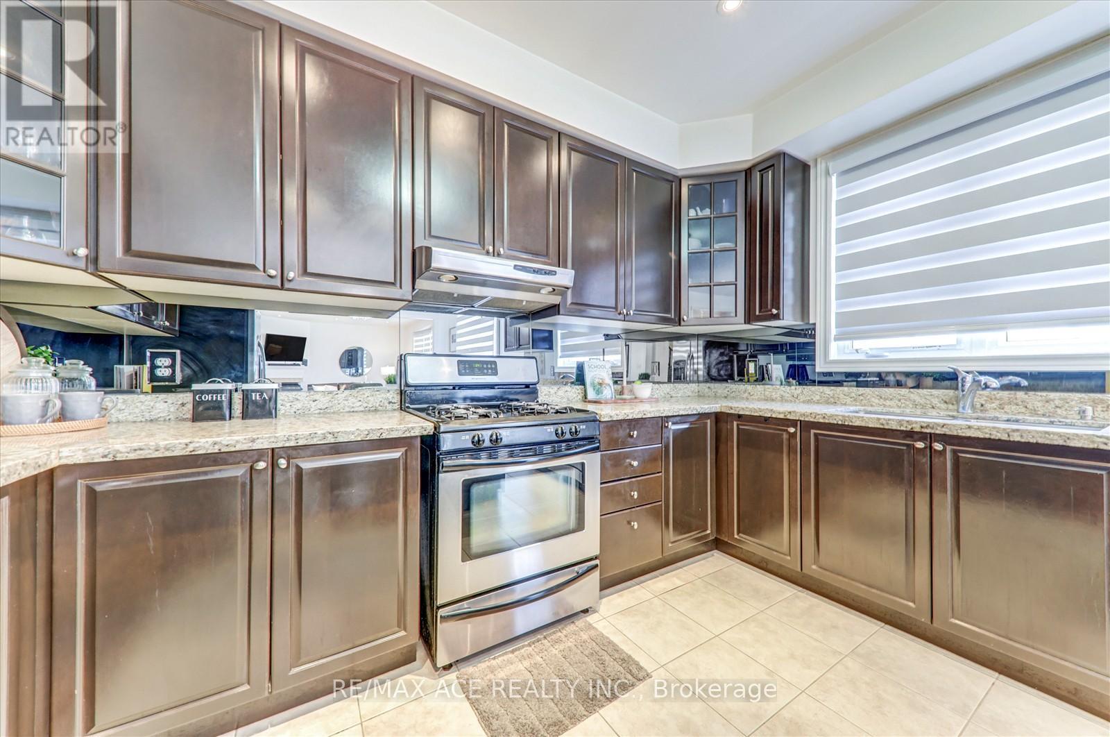 46 Purebrook Crescent, Brampton, Ontario  L6P 2P5 - Photo 13 - W12430403