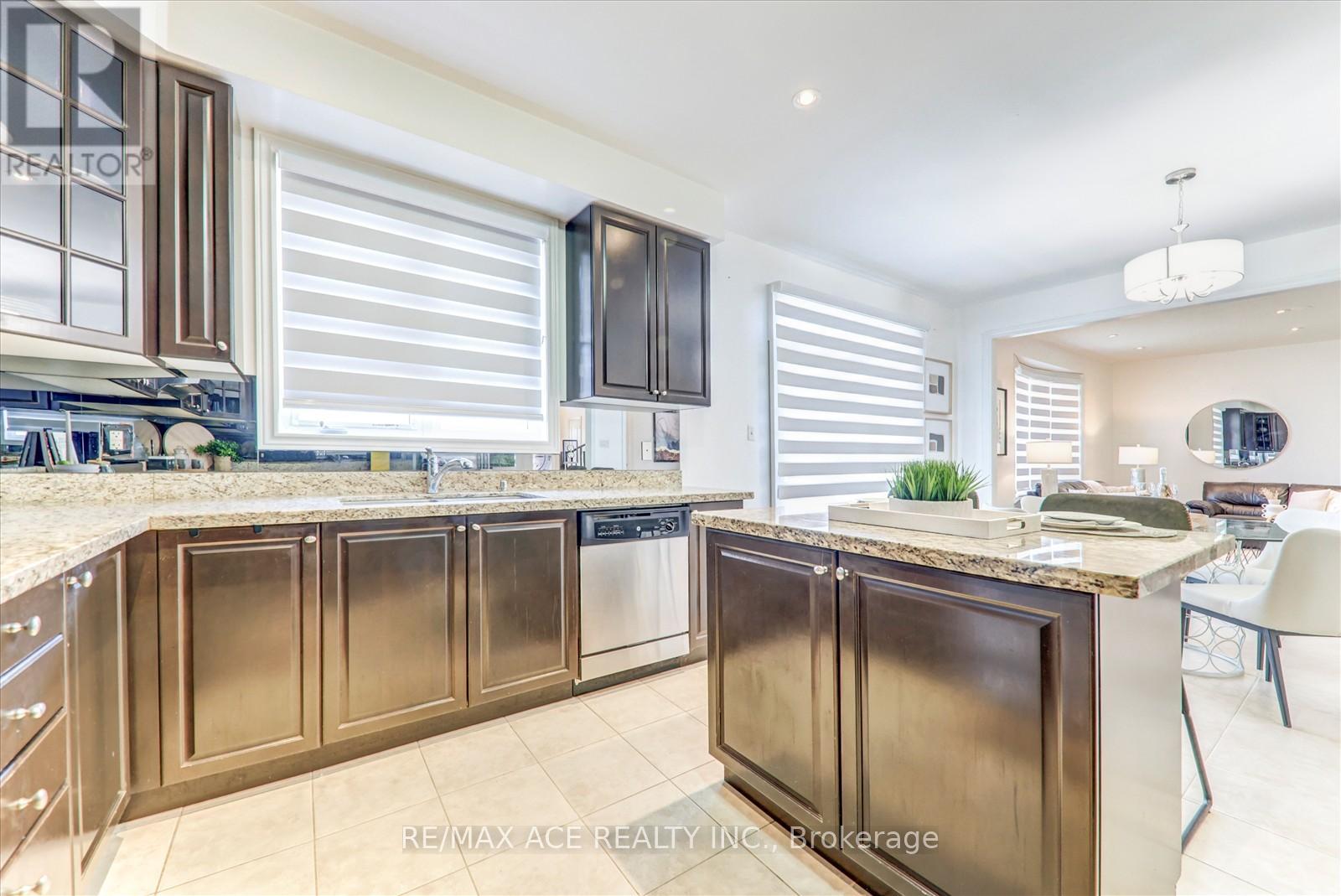 46 Purebrook Crescent, Brampton, Ontario  L6P 2P5 - Photo 14 - W12430403