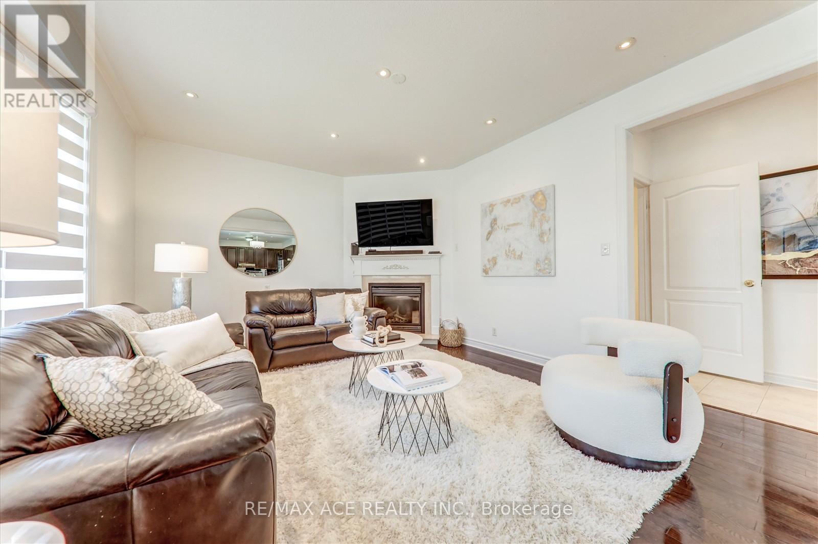 46 Purebrook Crescent, Brampton, Ontario  L6P 2P5 - Photo 15 - W12430403