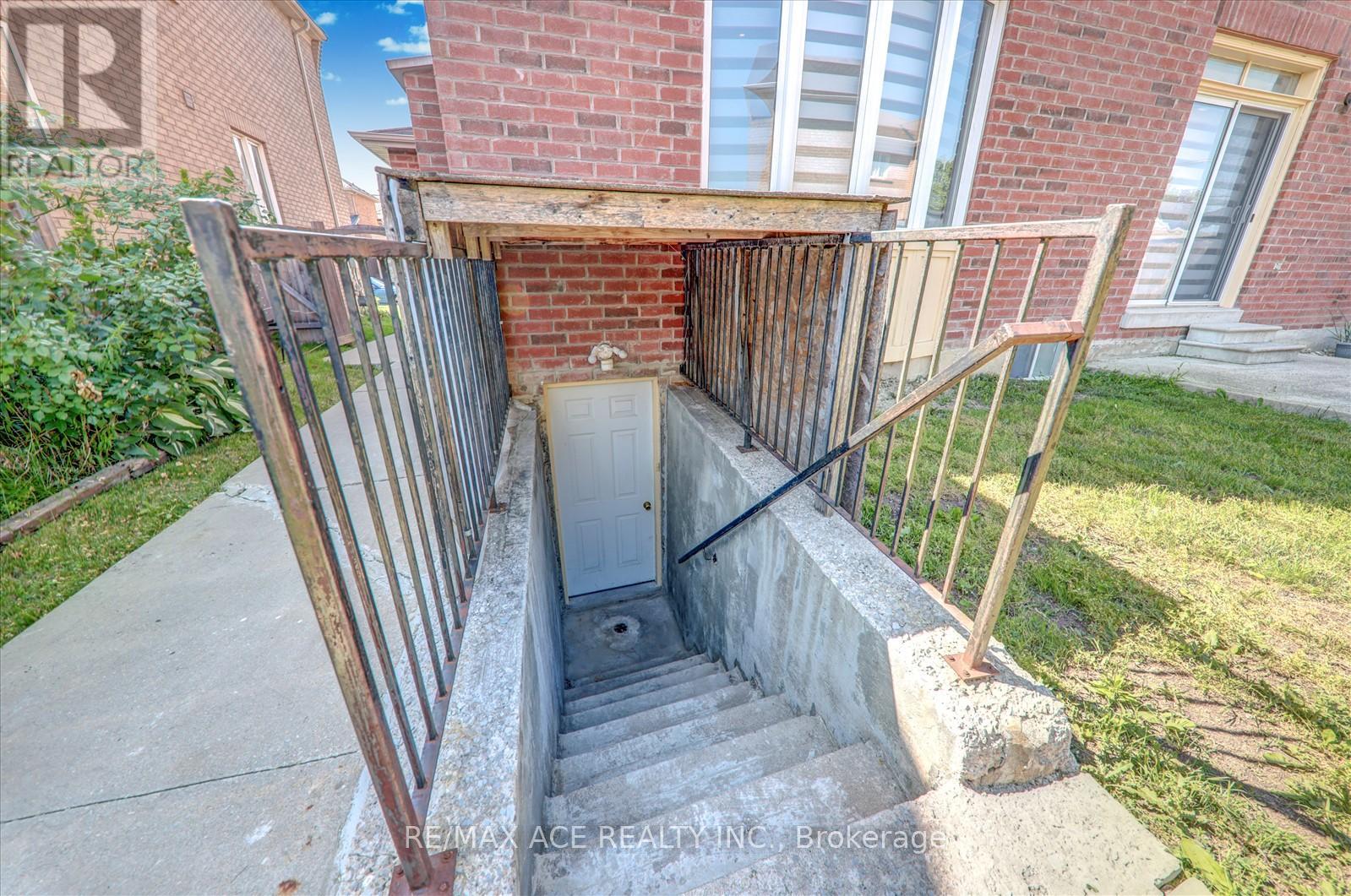 46 Purebrook Crescent, Brampton, Ontario  L6P 2P5 - Photo 44 - W12430403