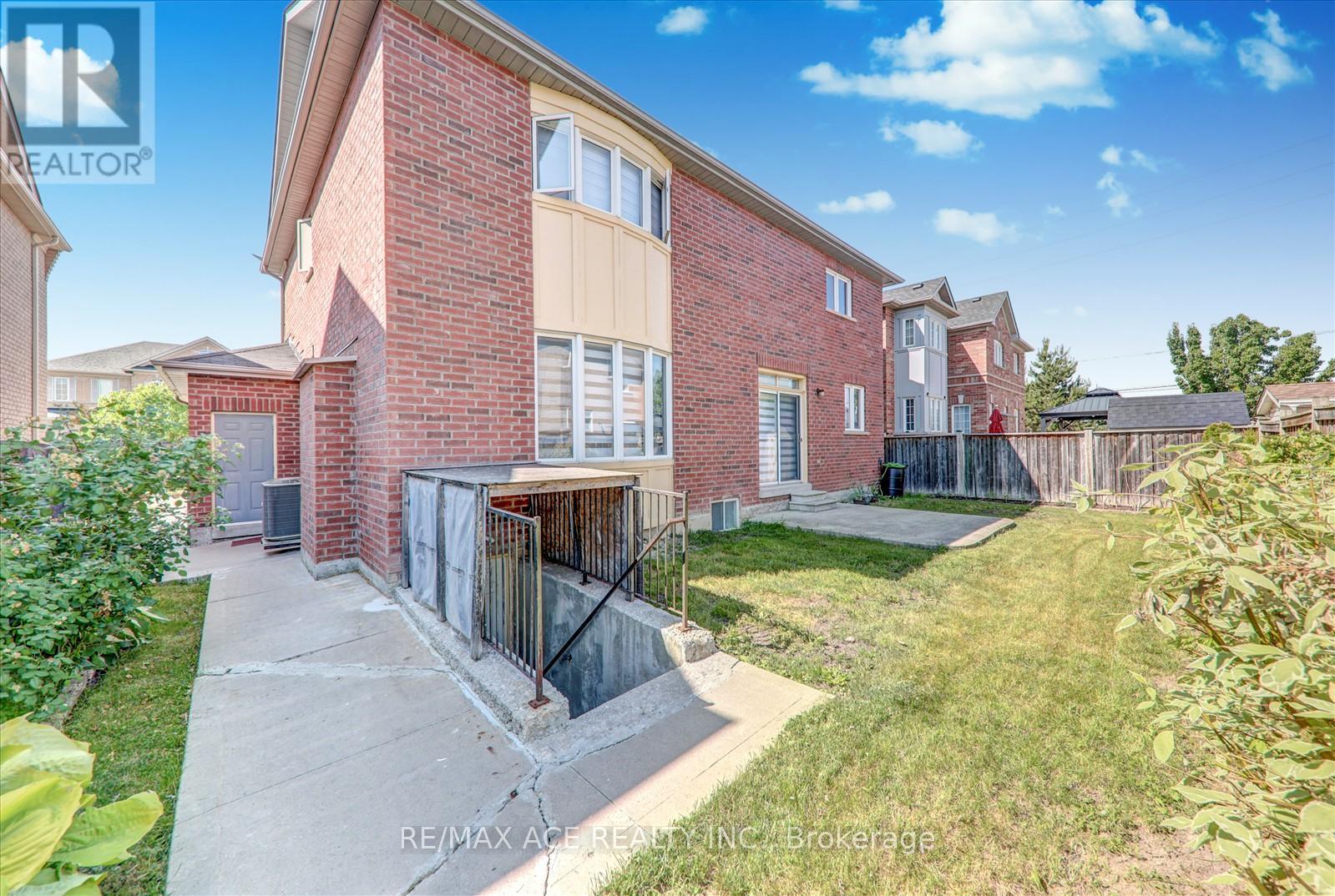 46 Purebrook Crescent, Brampton, Ontario  L6P 2P5 - Photo 45 - W12430403