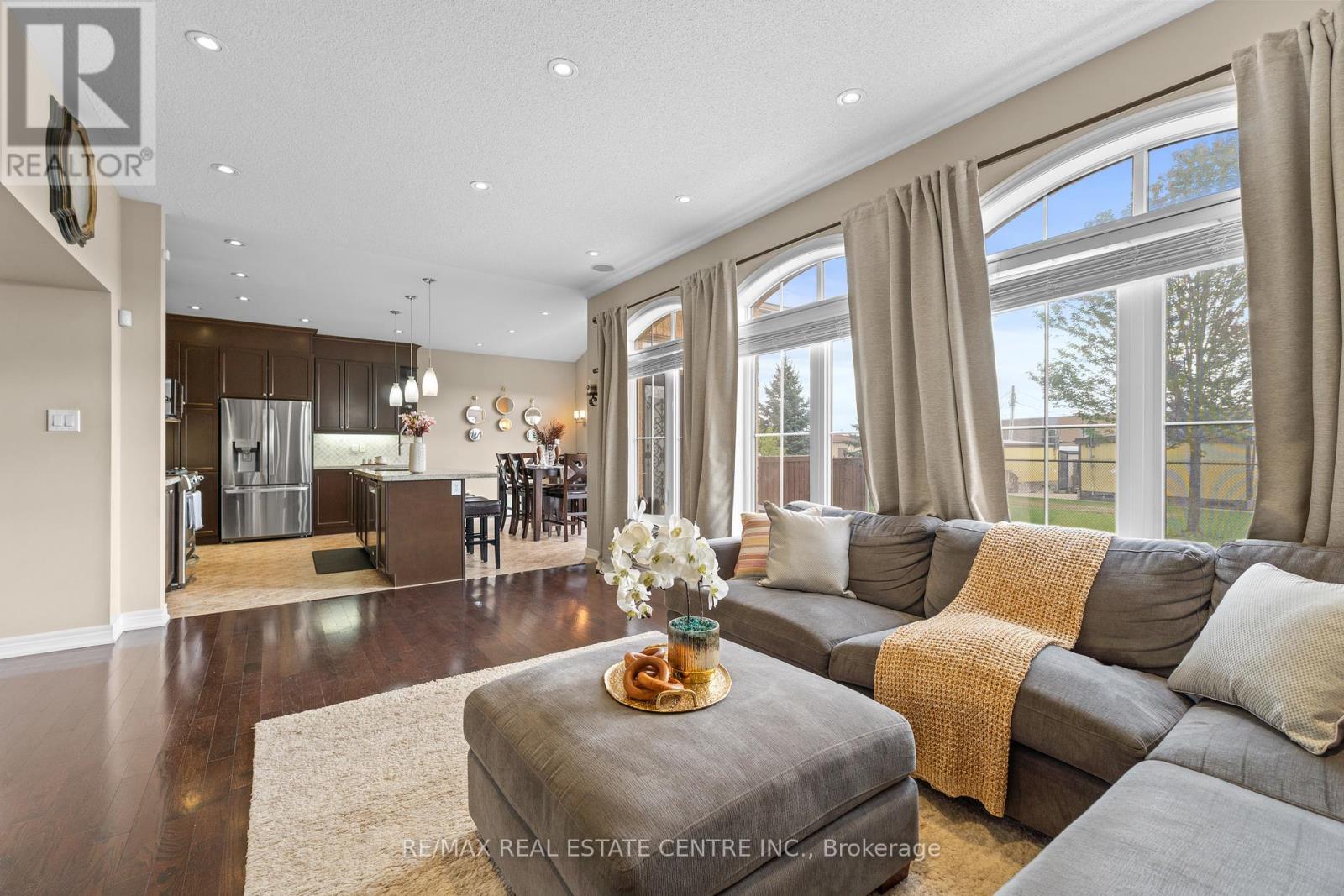 4 Junetown Circle, Brampton, Ontario  L6X 0X6 - Photo 16 - W12430419