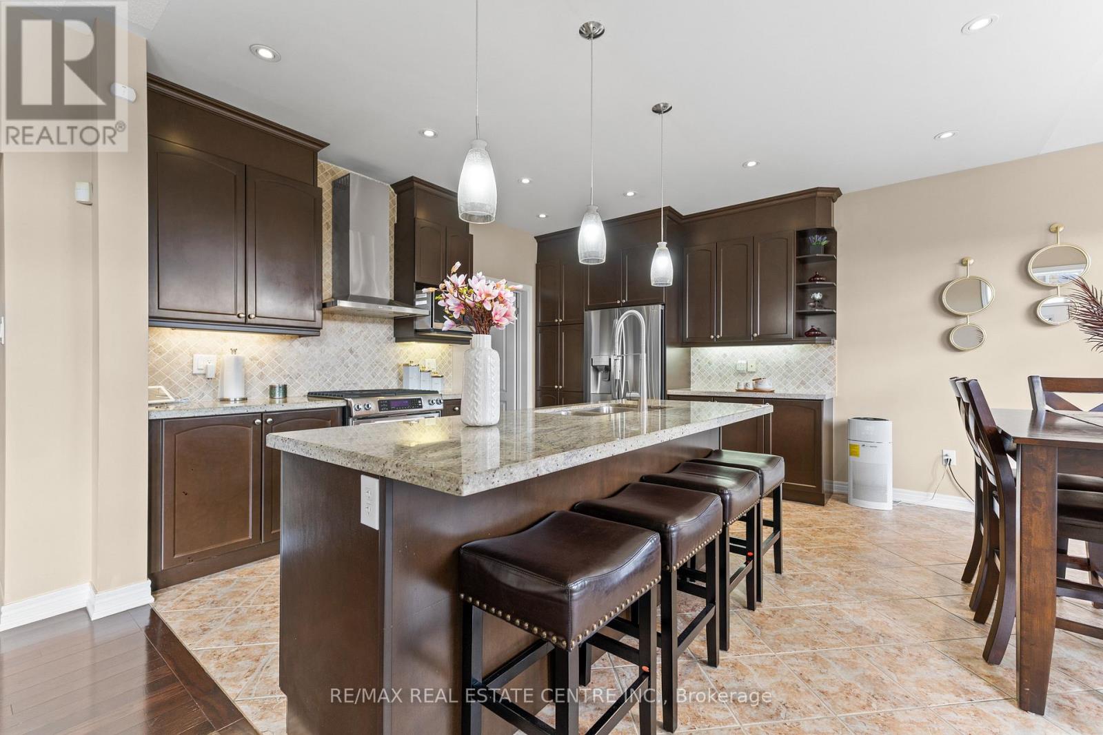 4 Junetown Circle, Brampton, Ontario  L6X 0X6 - Photo 17 - W12430419