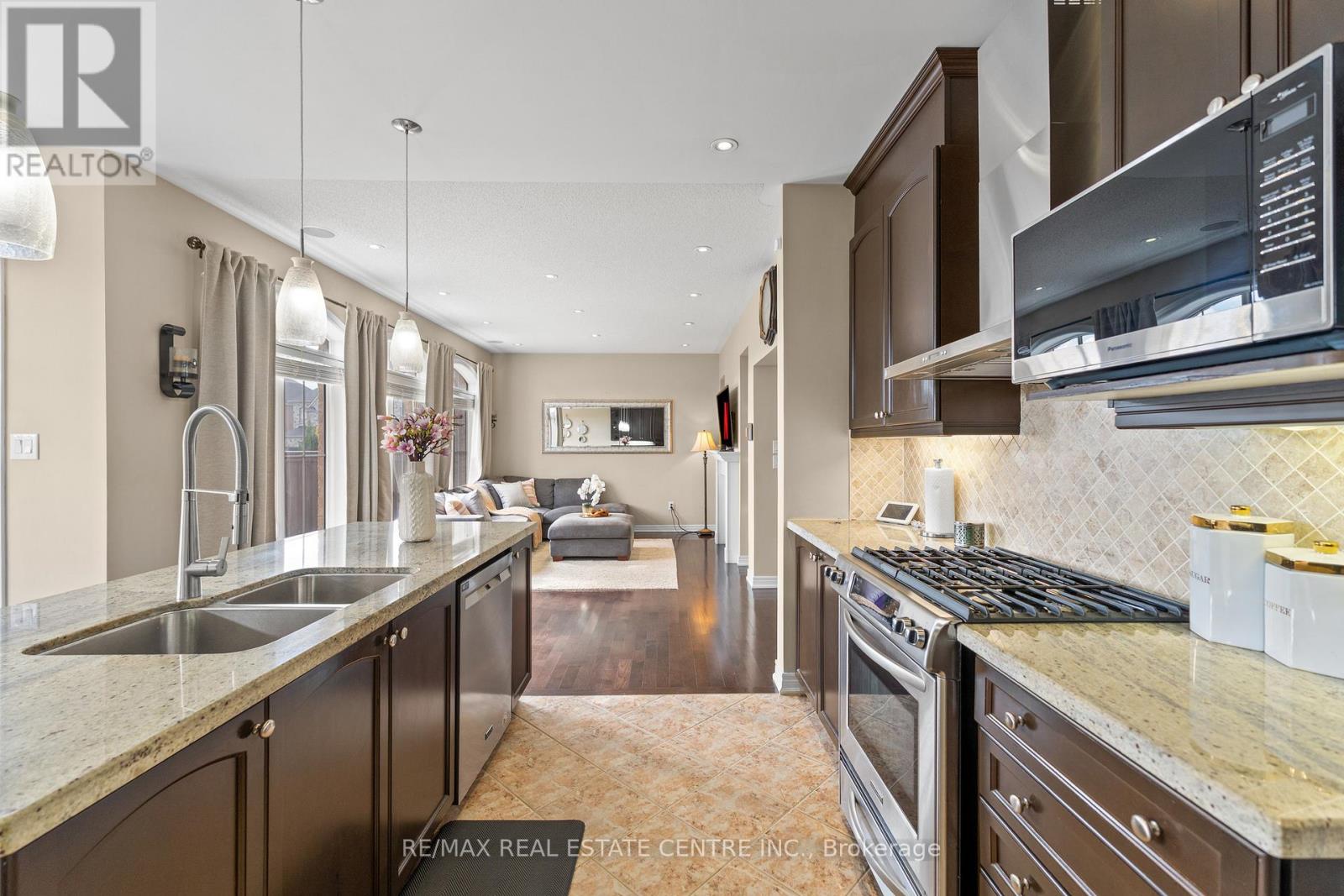 4 Junetown Circle, Brampton, Ontario  L6X 0X6 - Photo 18 - W12430419