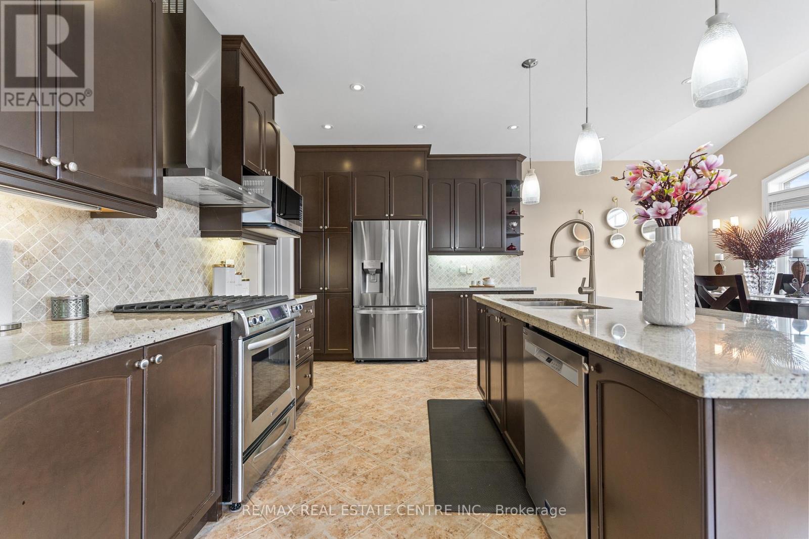 4 Junetown Circle, Brampton, Ontario  L6X 0X6 - Photo 19 - W12430419