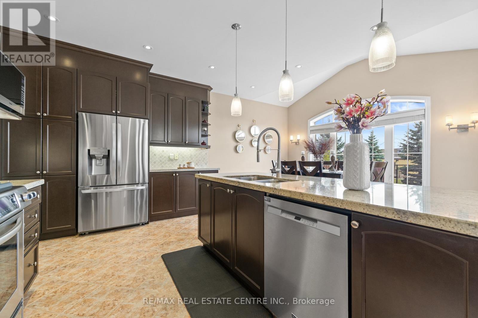 4 Junetown Circle, Brampton, Ontario  L6X 0X6 - Photo 20 - W12430419