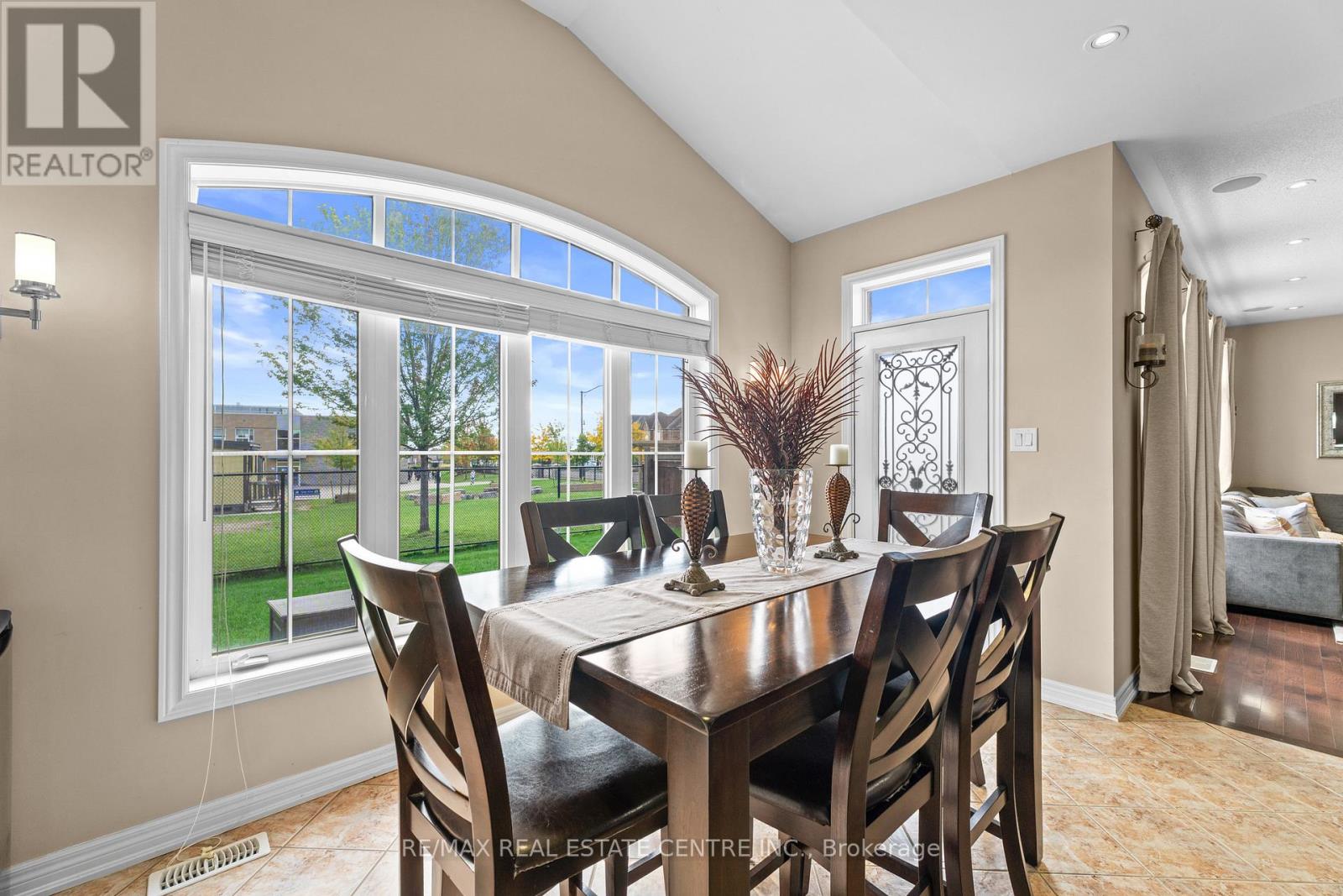 4 Junetown Circle, Brampton, Ontario  L6X 0X6 - Photo 21 - W12430419