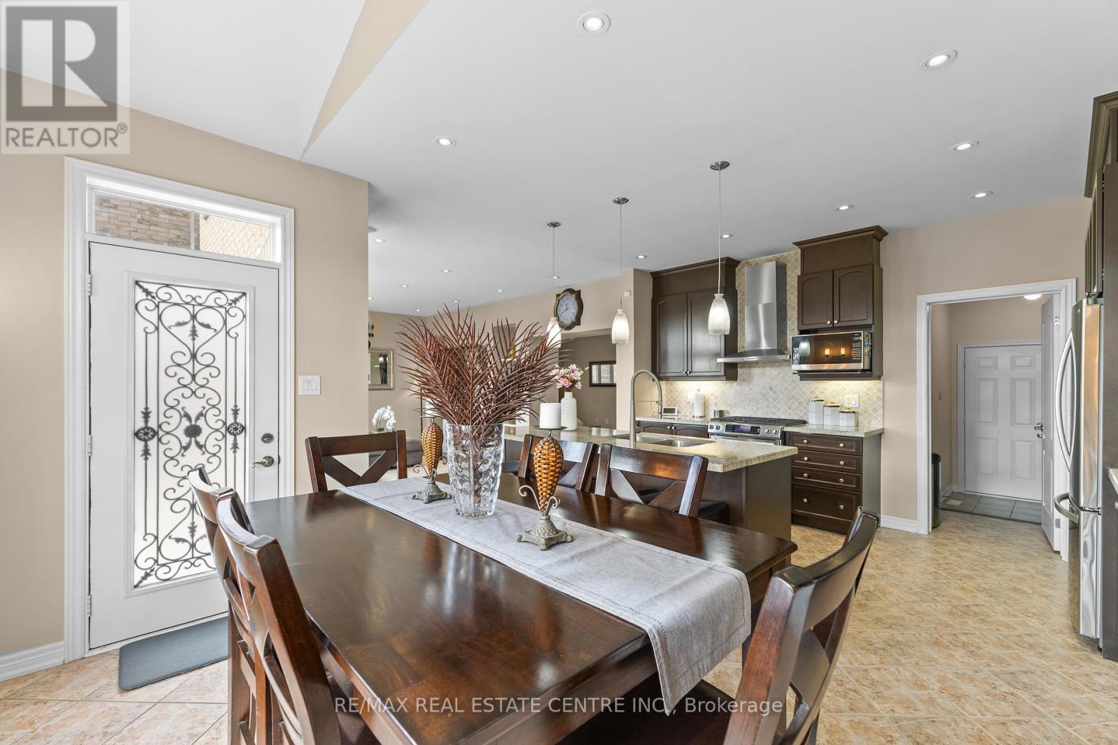 4 Junetown Circle, Brampton, Ontario  L6X 0X6 - Photo 22 - W12430419