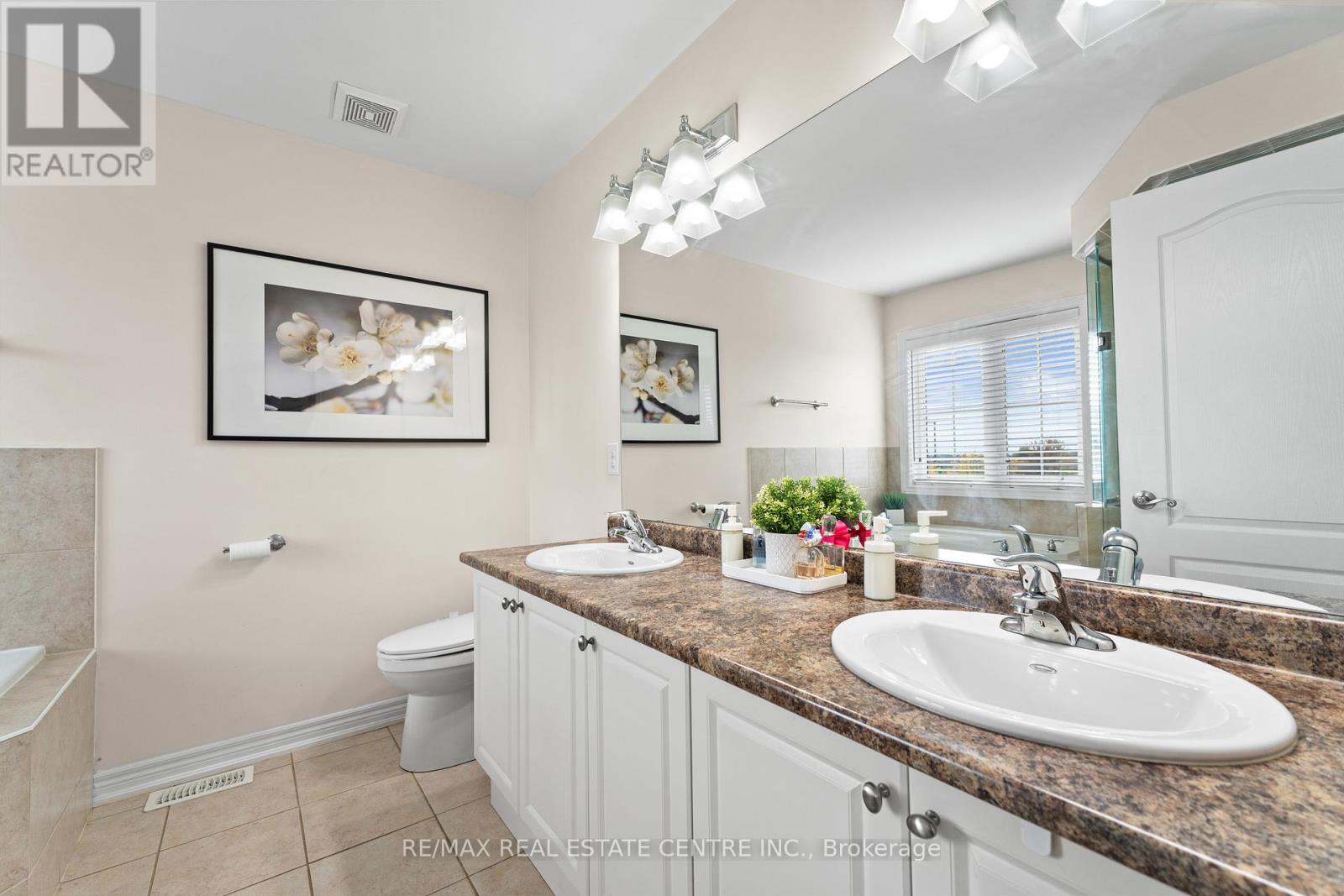 4 Junetown Circle, Brampton, Ontario  L6X 0X6 - Photo 30 - W12430419