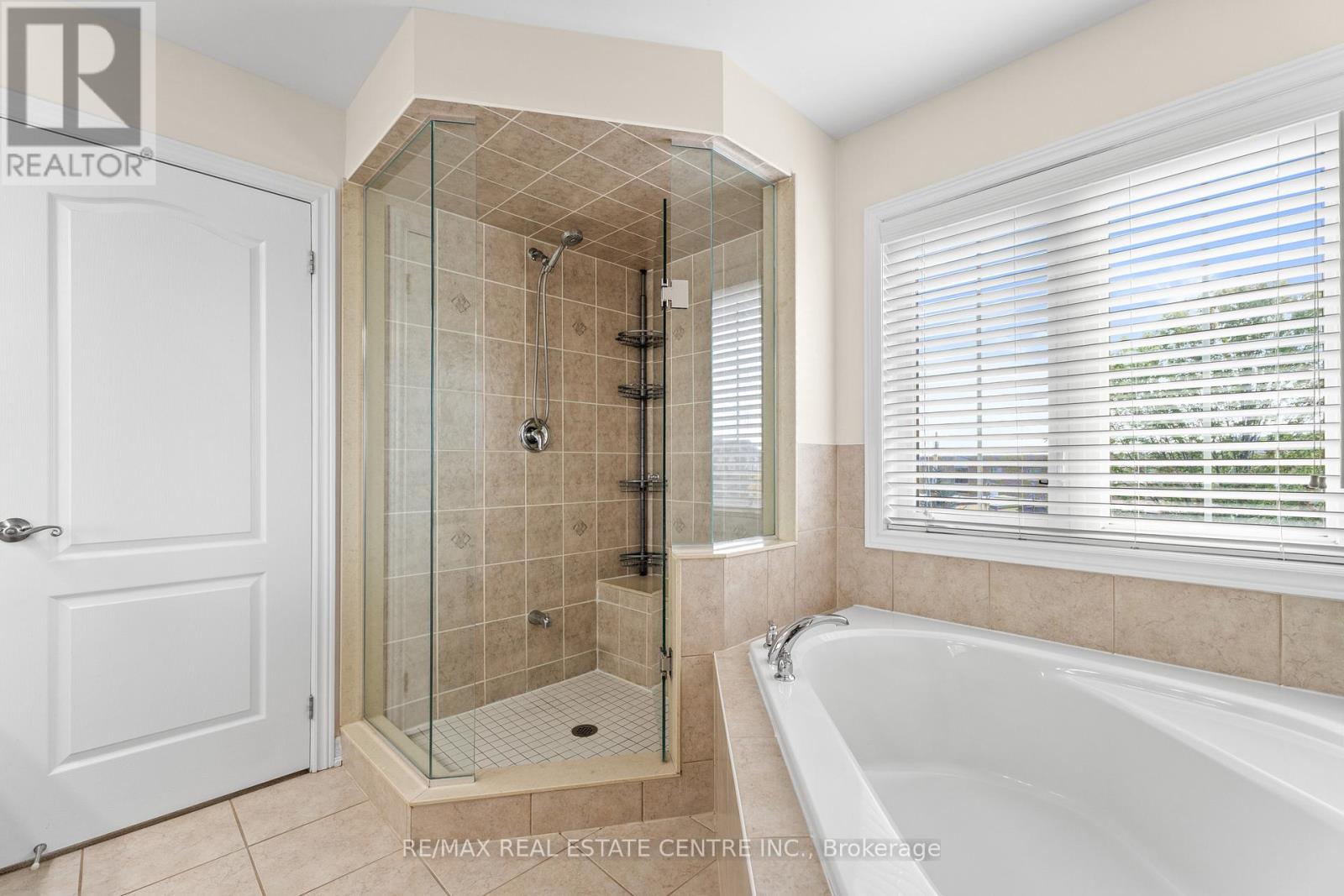 4 Junetown Circle, Brampton, Ontario  L6X 0X6 - Photo 31 - W12430419