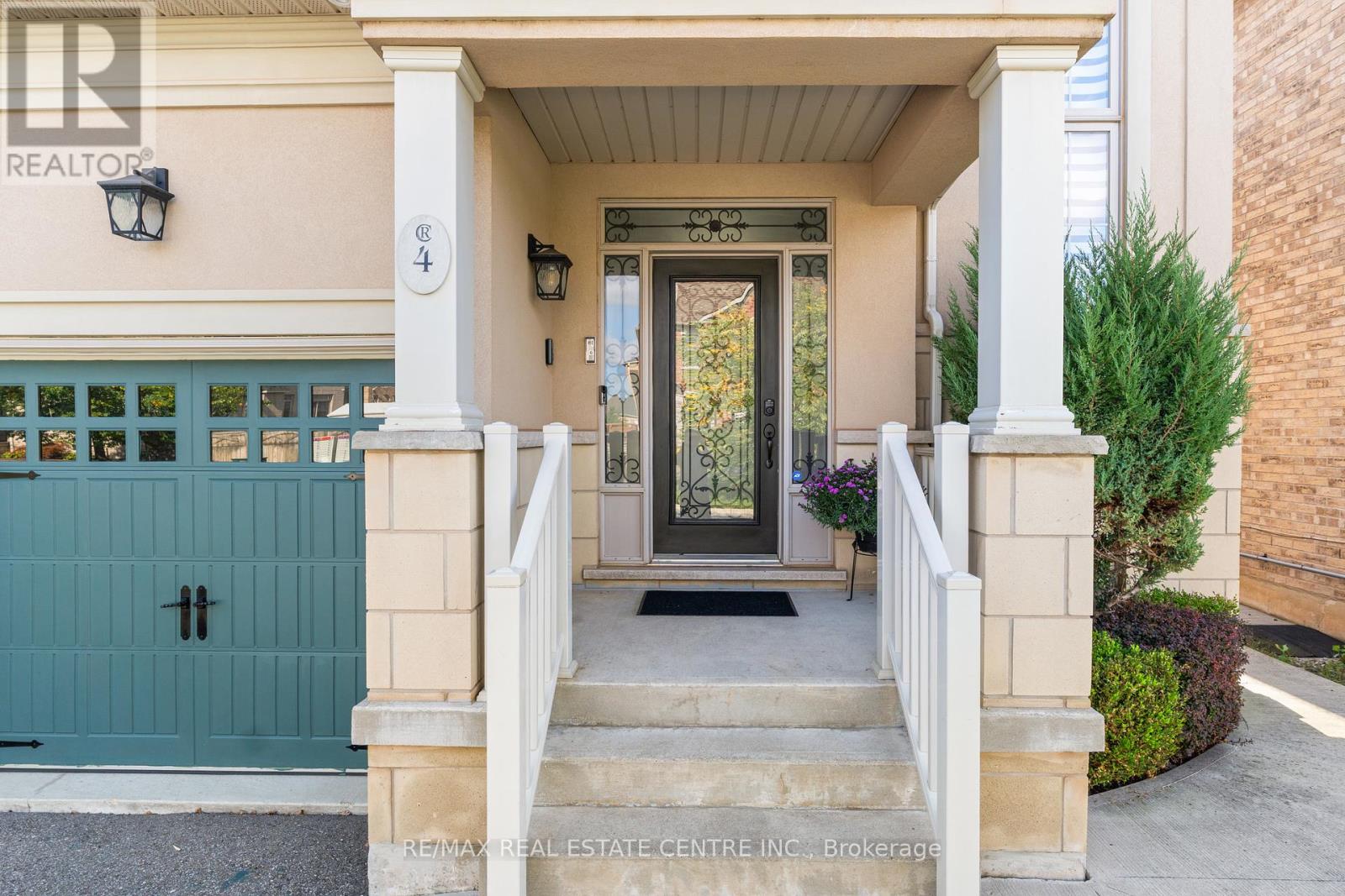 4 Junetown Circle, Brampton, Ontario  L6X 0X6 - Photo 4 - W12430419