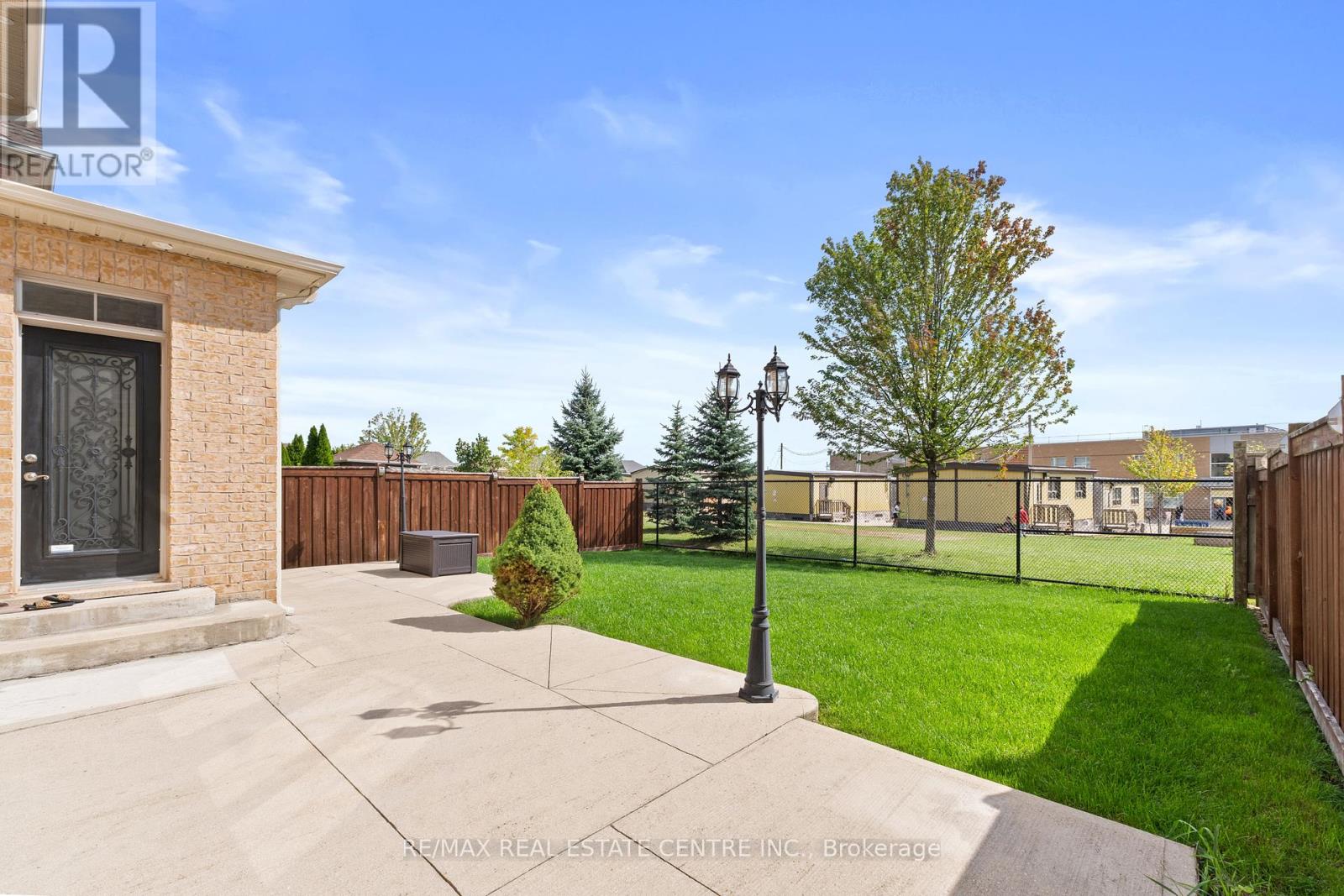 4 Junetown Circle, Brampton, Ontario  L6X 0X6 - Photo 43 - W12430419