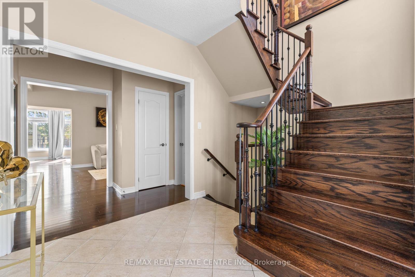 4 Junetown Circle, Brampton, Ontario  L6X 0X6 - Photo 7 - W12430419