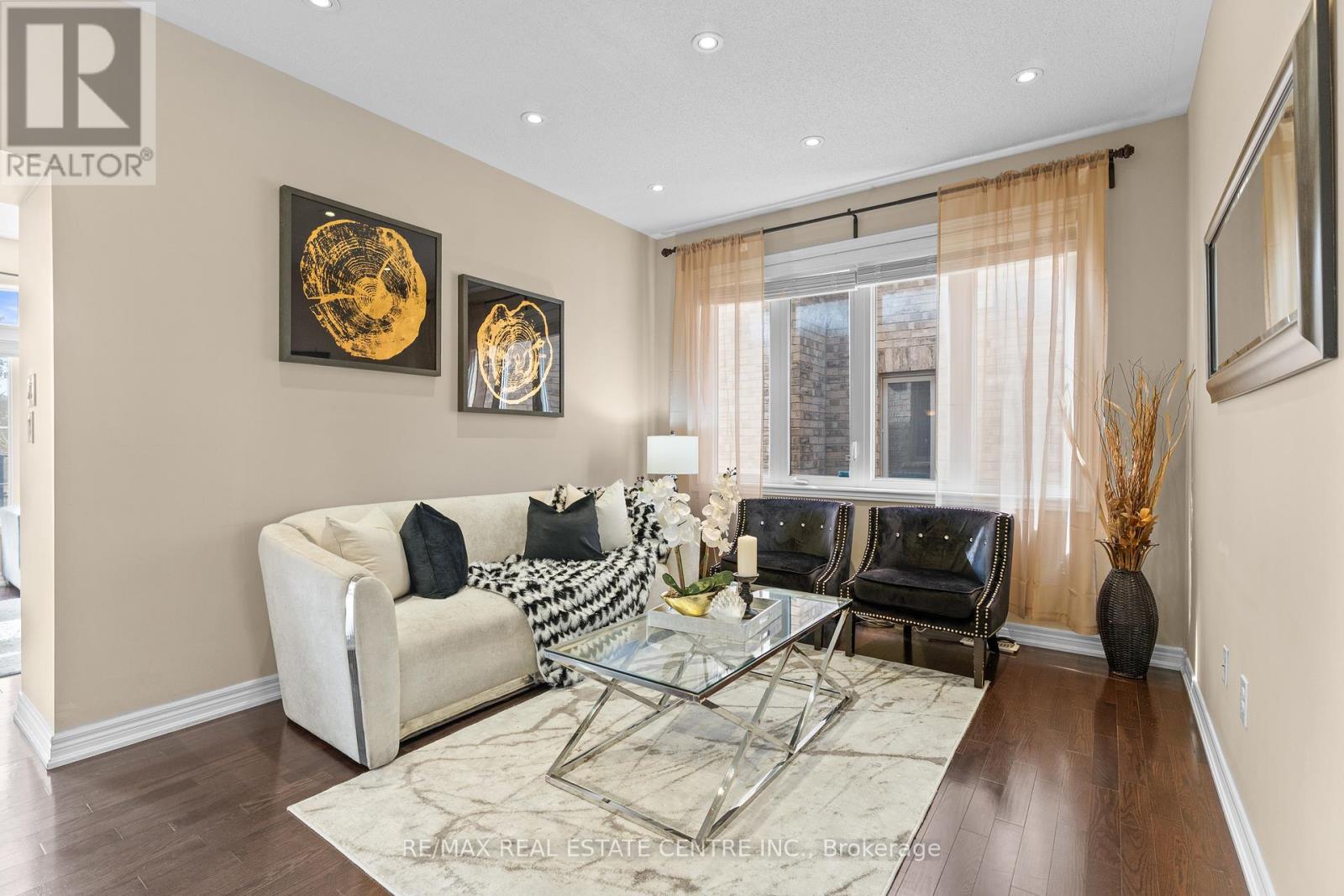4 Junetown Circle, Brampton, Ontario  L6X 0X6 - Photo 8 - W12430419