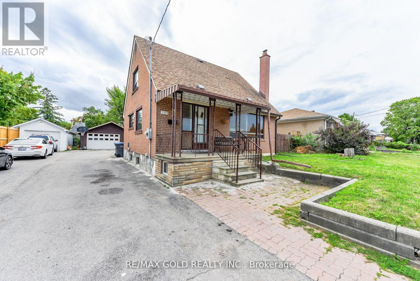 3372 Etude Drive, Mississauga, Ontario L4T 1T3 - Photo 1 - W12430423
