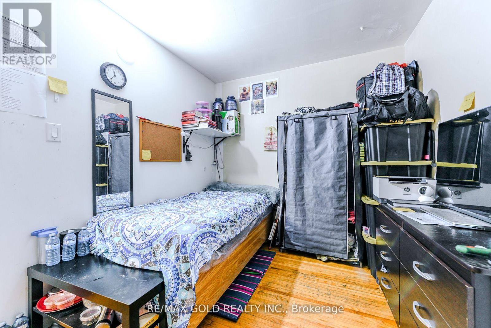 3372 Etude Drive, Mississauga, Ontario L4T 1T3 - Photo 11 - W12430423