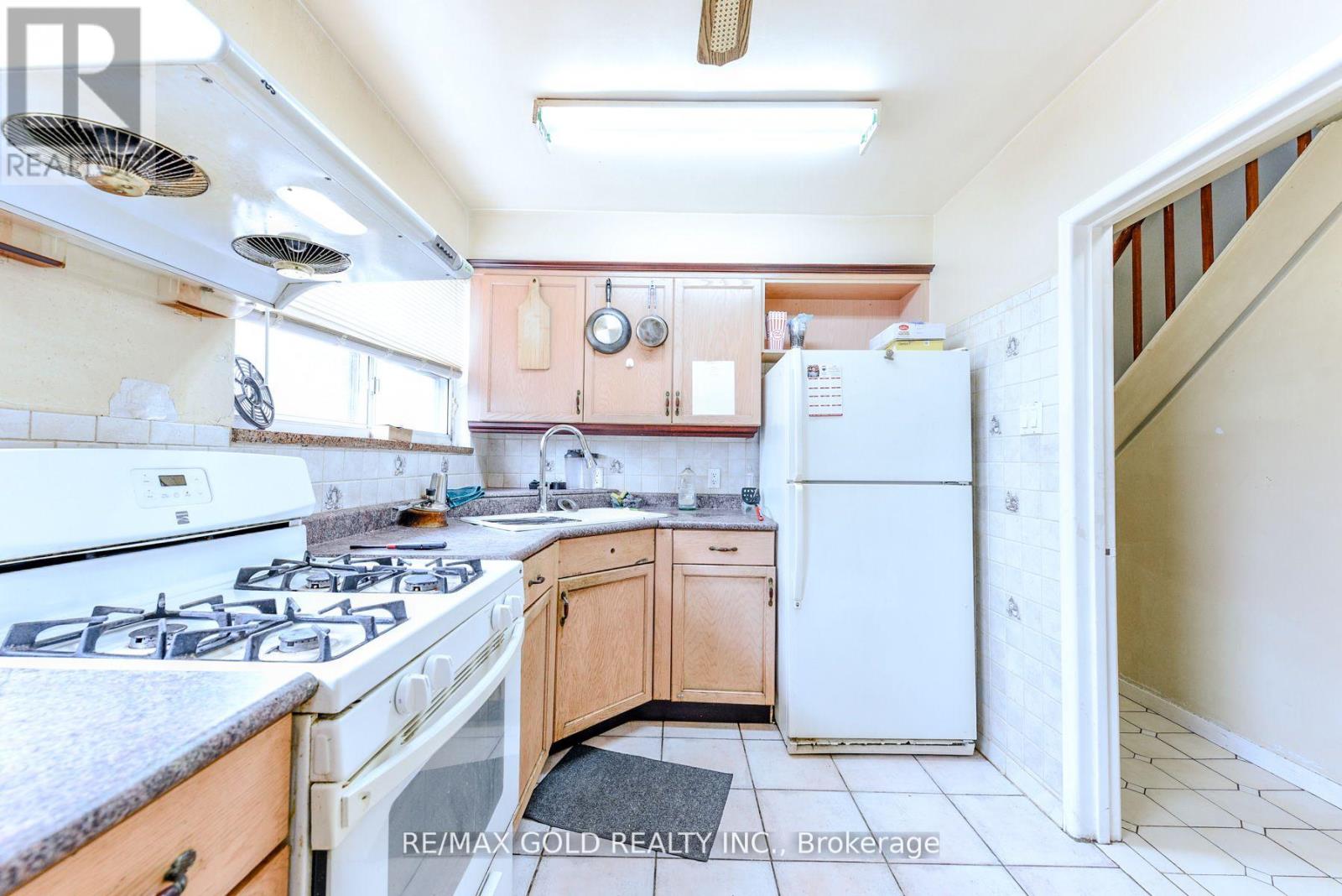 3372 Etude Drive, Mississauga, Ontario L4T 1T3 - Photo 14 - W12430423