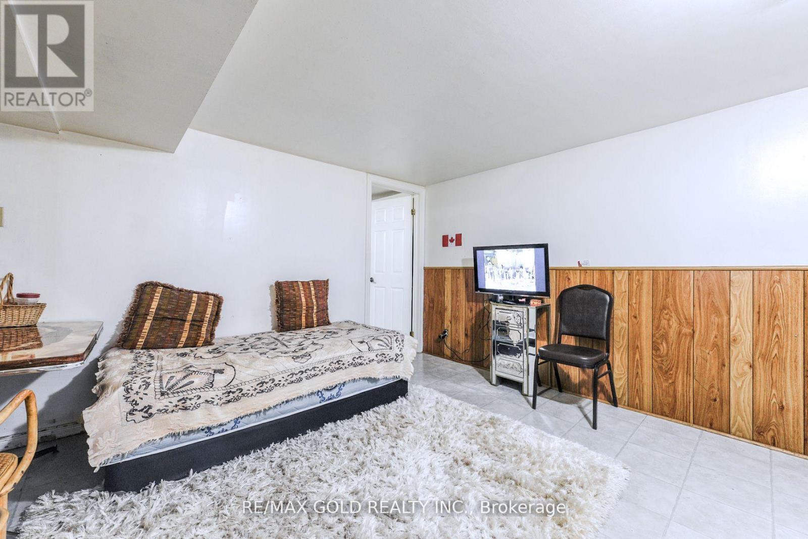 3372 Etude Drive, Mississauga, Ontario L4T 1T3 - Photo 18 - W12430423