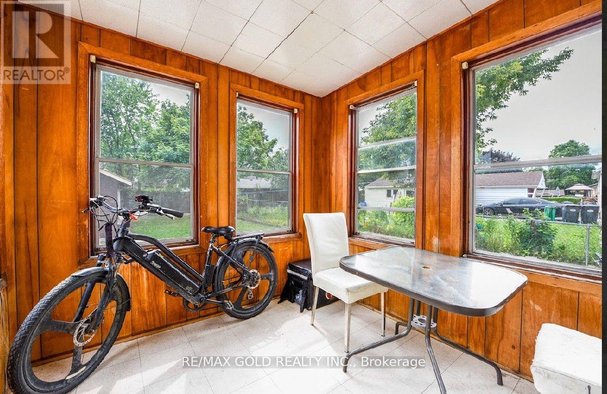 3372 Etude Drive, Mississauga, Ontario L4T 1T3 - Photo 21 - W12430423