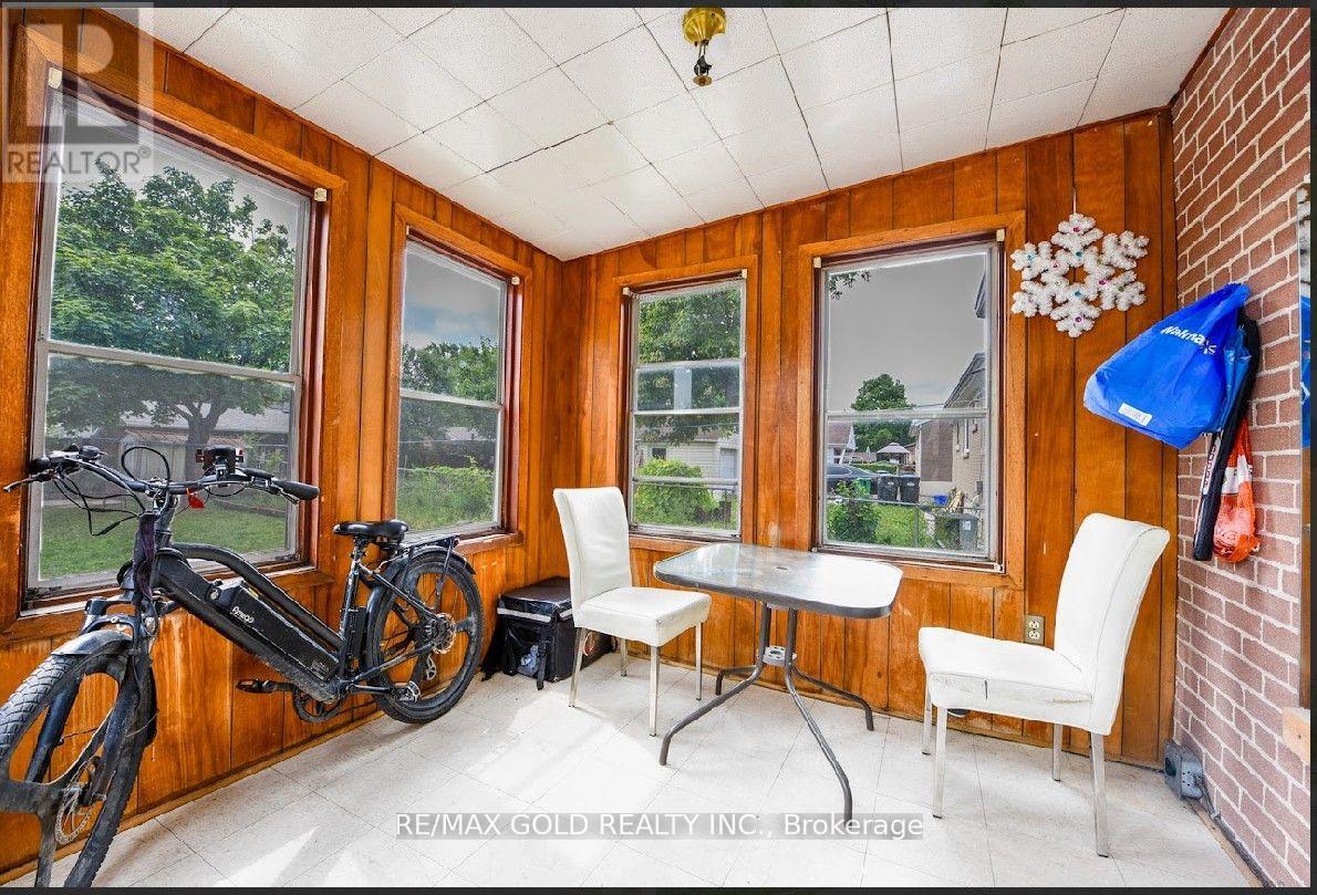 3372 Etude Drive, Mississauga, Ontario L4T 1T3 - Photo 22 - W12430423