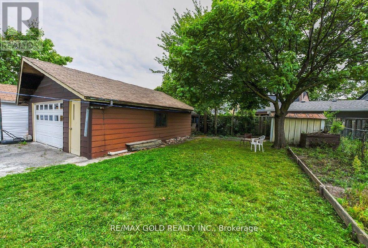 3372 Etude Drive, Mississauga, Ontario L4T 1T3 - Photo 23 - W12430423