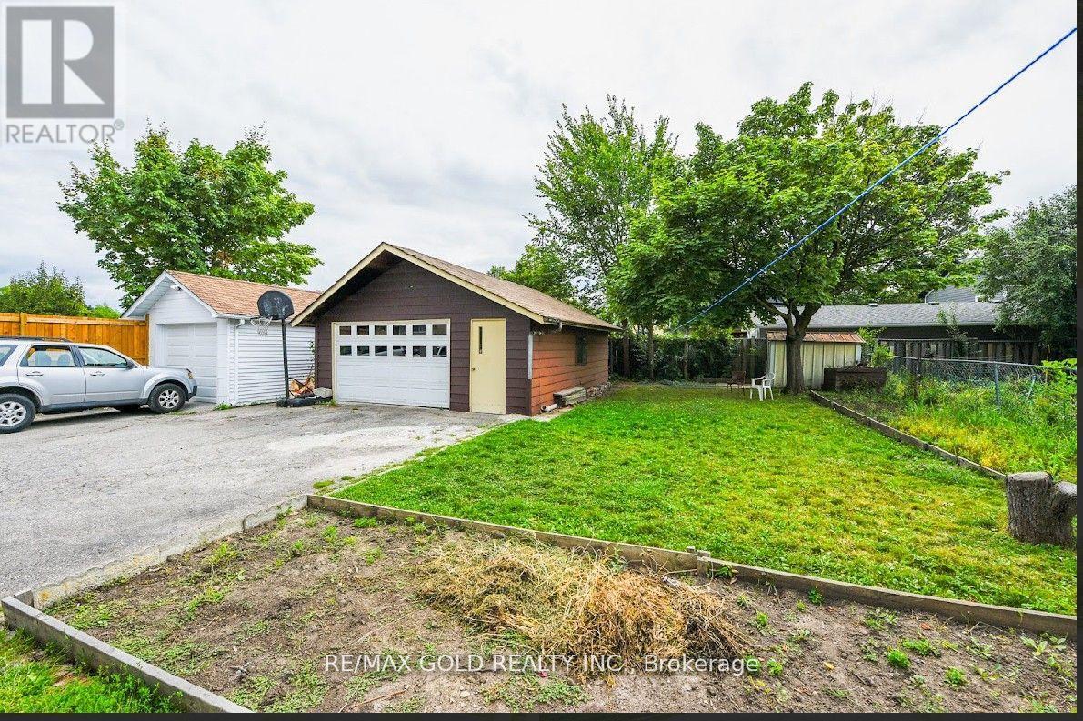 3372 Etude Drive, Mississauga, Ontario L4T 1T3 - Photo 25 - W12430423