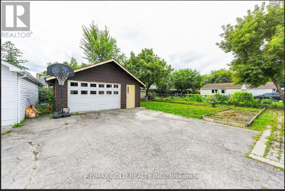 3372 Etude Drive, Mississauga, Ontario L4T 1T3 - Photo 27 - W12430423