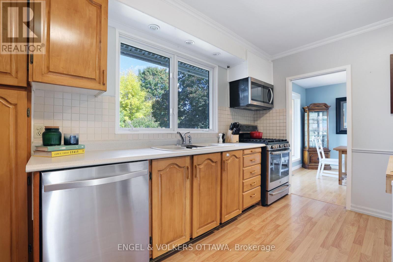 97 Banning Road, Ottawa, Ontario  K2L 1C1 - Photo 15 - X12430465