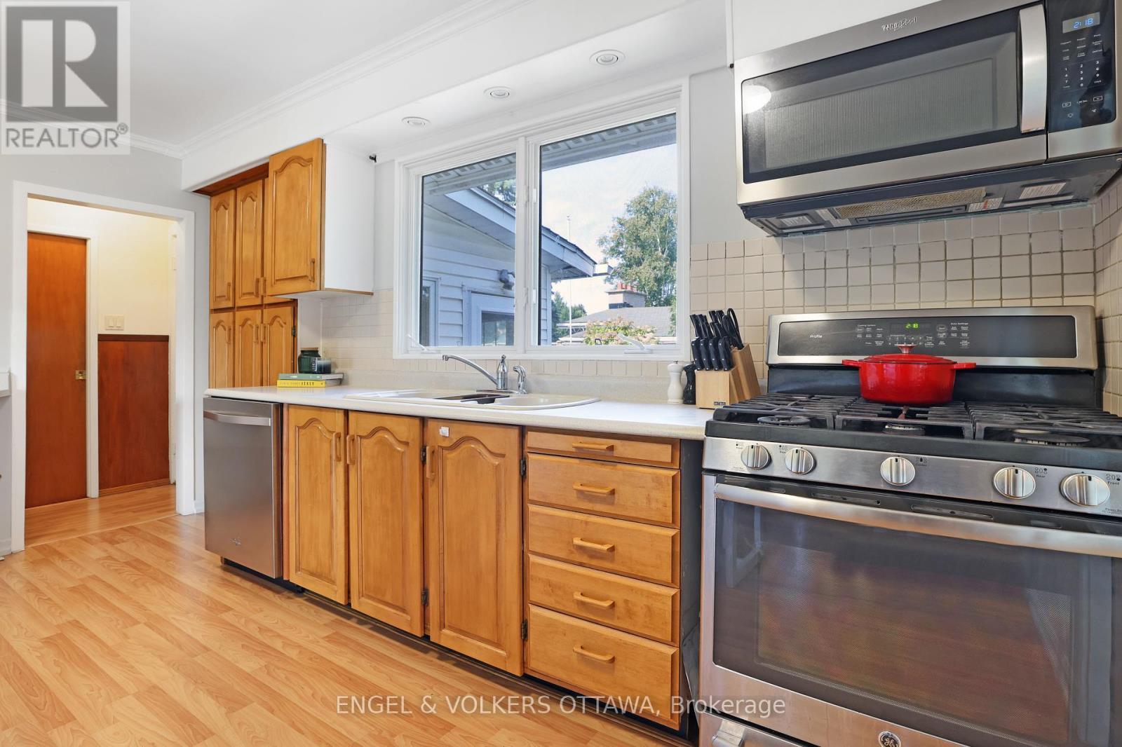 97 Banning Road, Ottawa, Ontario  K2L 1C1 - Photo 18 - X12430465