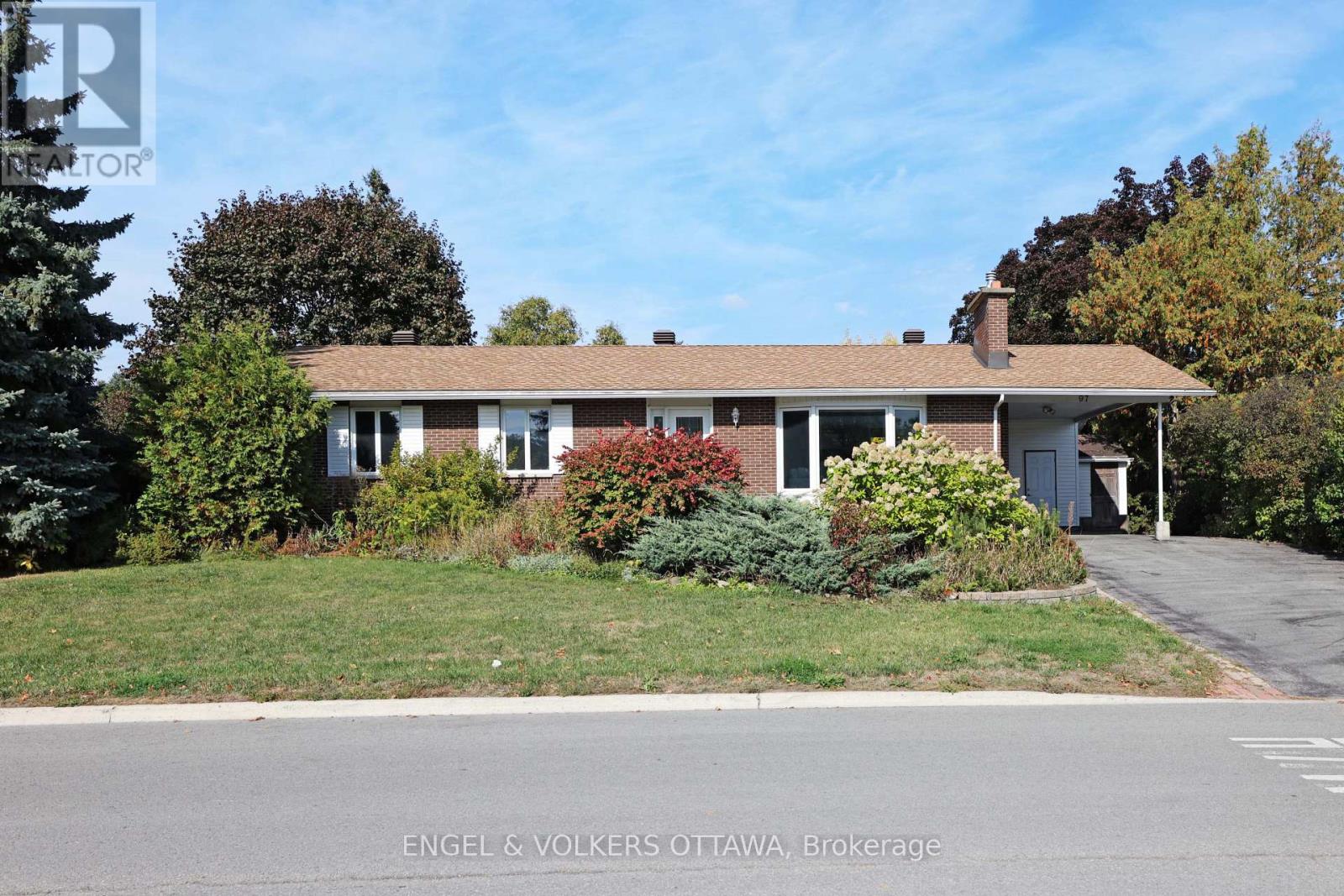 97 Banning Road, Ottawa, Ontario  K2L 1C1 - Photo 2 - X12430465