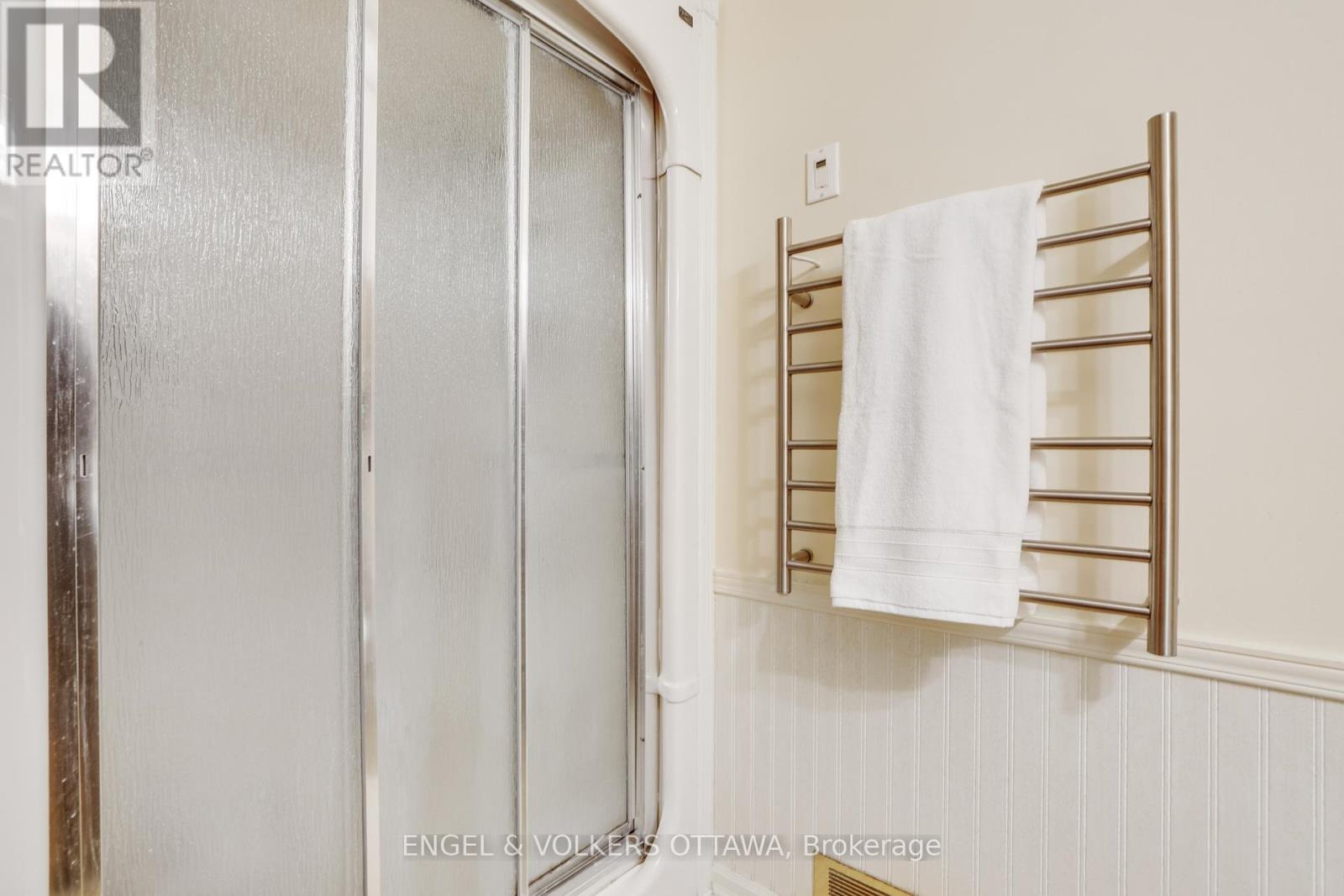 97 Banning Road, Ottawa, Ontario  K2L 1C1 - Photo 25 - X12430465