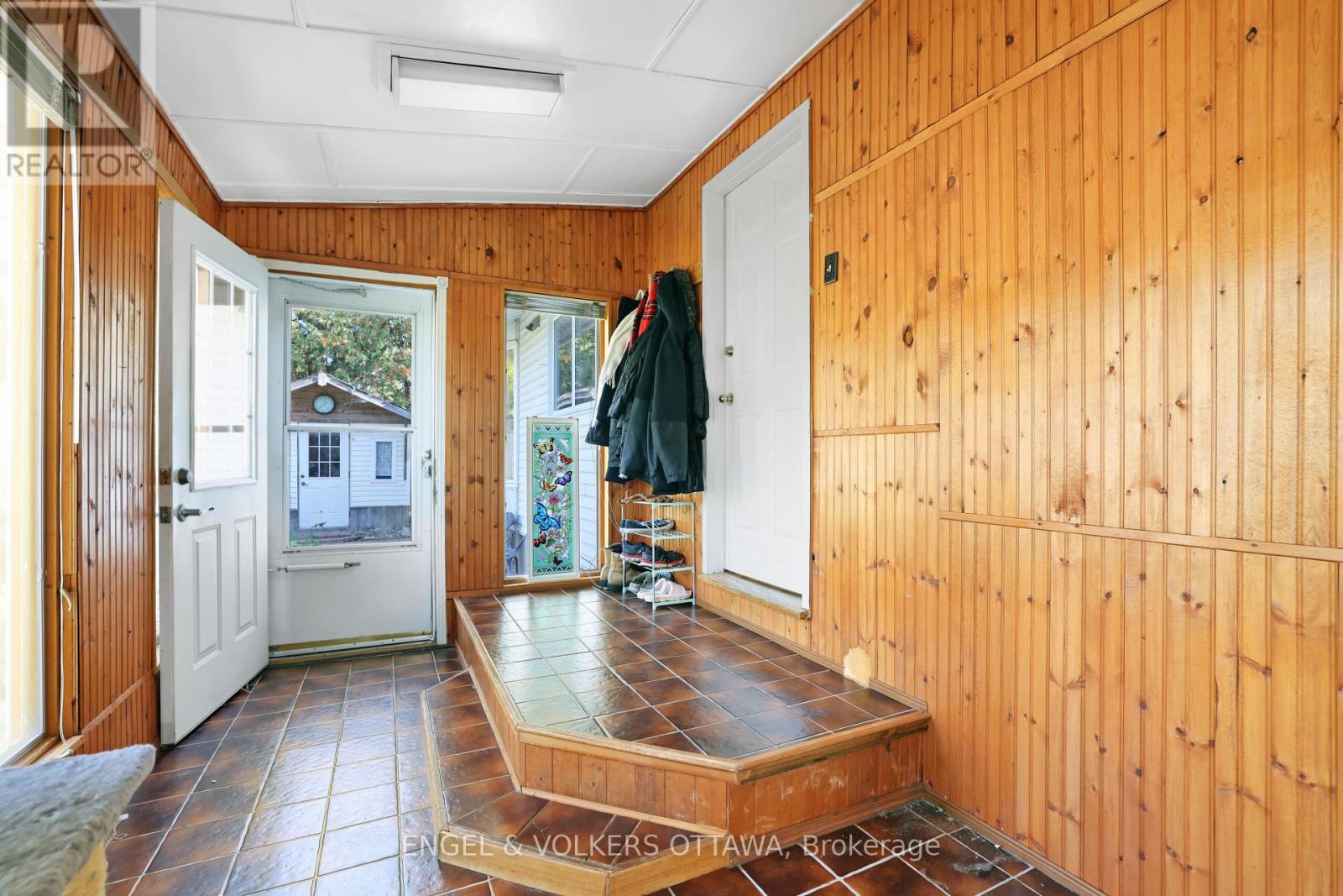 97 Banning Road, Ottawa, Ontario  K2L 1C1 - Photo 34 - X12430465