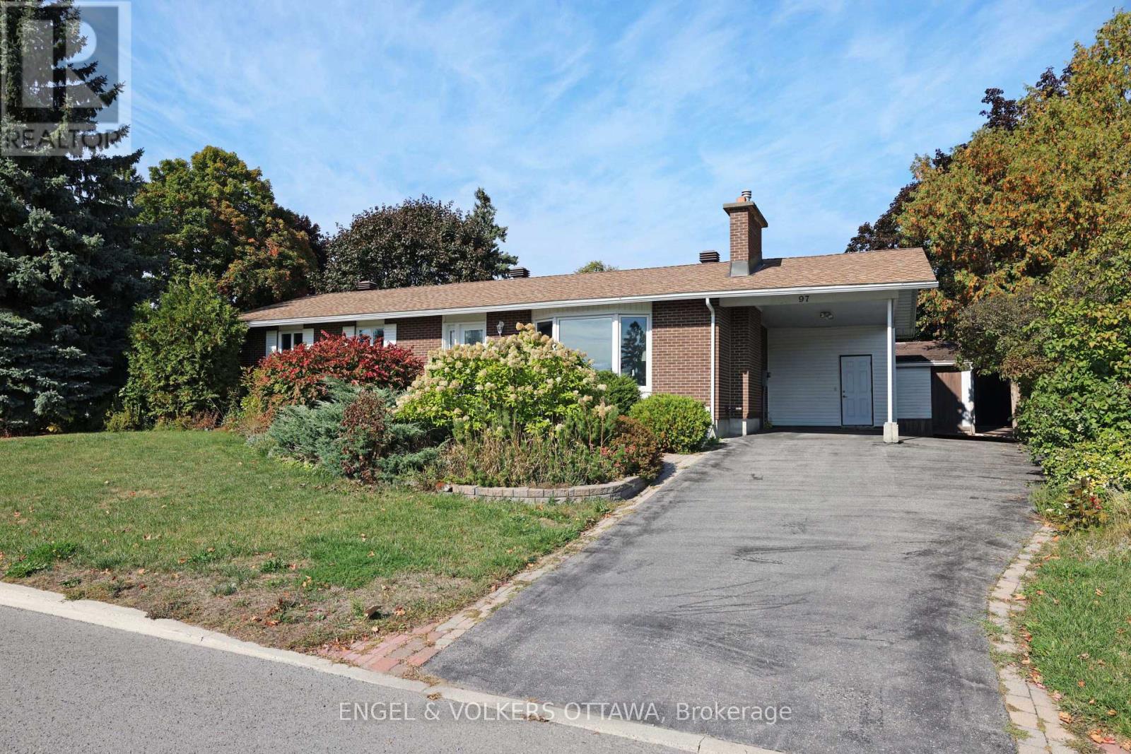 97 Banning Road, Ottawa, Ontario  K2L 1C1 - Photo 4 - X12430465