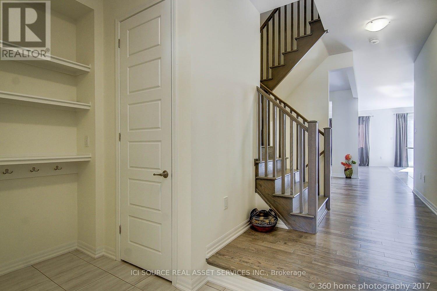 176 Beaveridge Avenue, Oakville, Ontario  L6H 7C3 - Photo 2 - W12430431