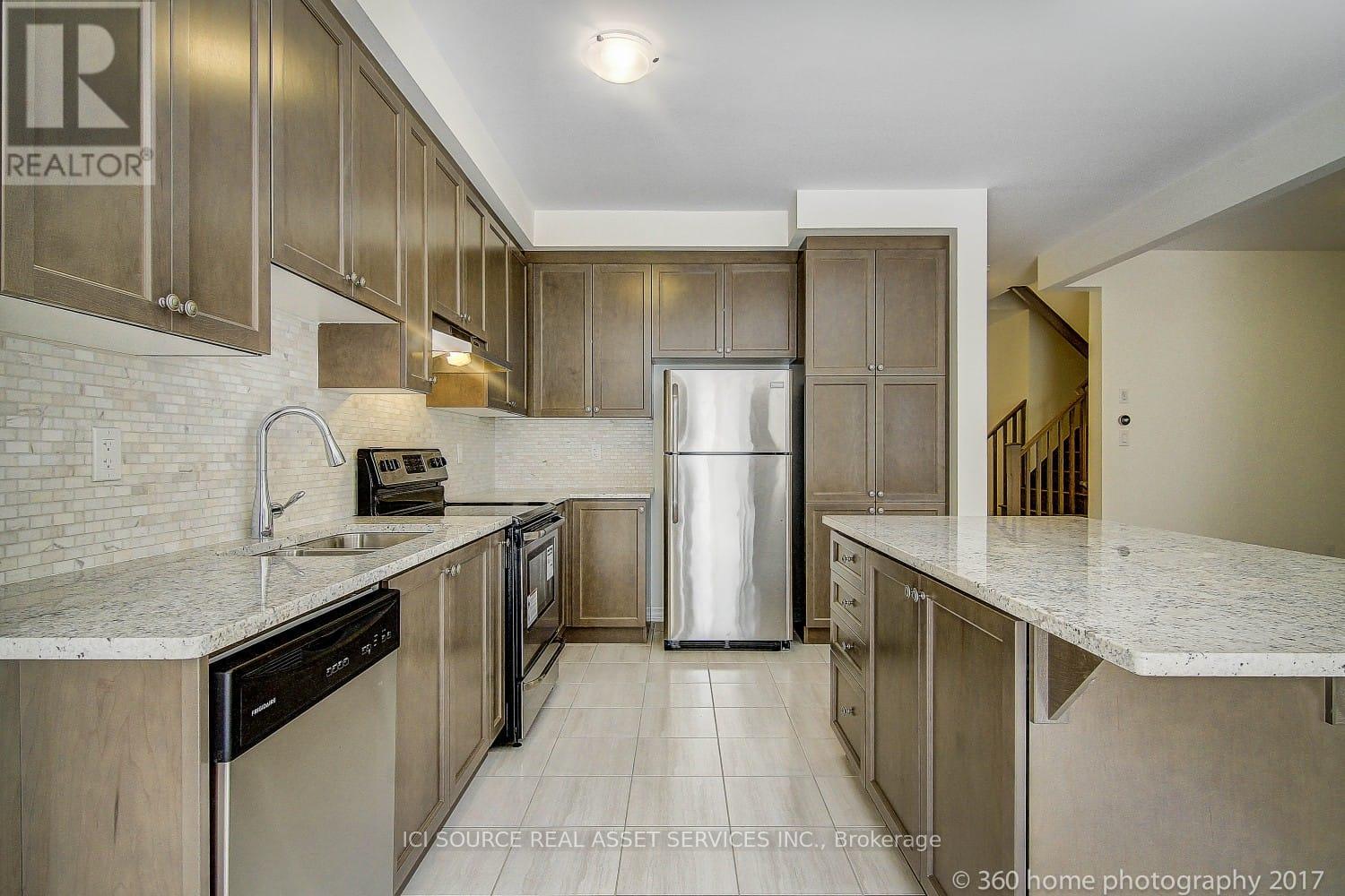 176 Beaveridge Avenue, Oakville, Ontario  L6H 7C3 - Photo 5 - W12430431