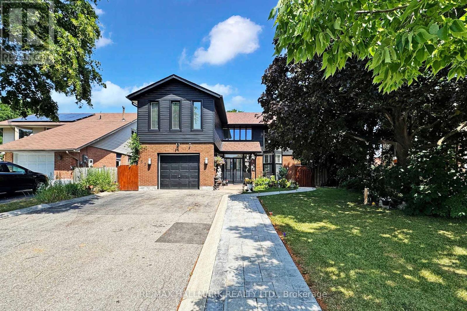 33 PARKSIDE DRIVE, Brampton, Ontario