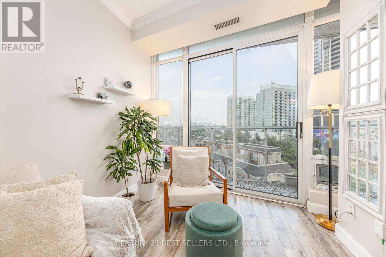 609 - 15 Windermere Avenue, Toronto, Ontario  M6S 5A2 - Photo 13 - W12429875