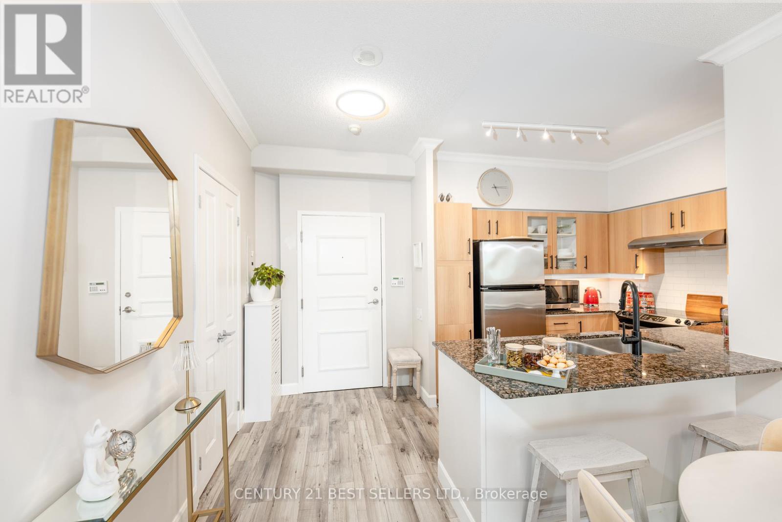 609 - 15 Windermere Avenue, Toronto, Ontario  M6S 5A2 - Photo 5 - W12429875
