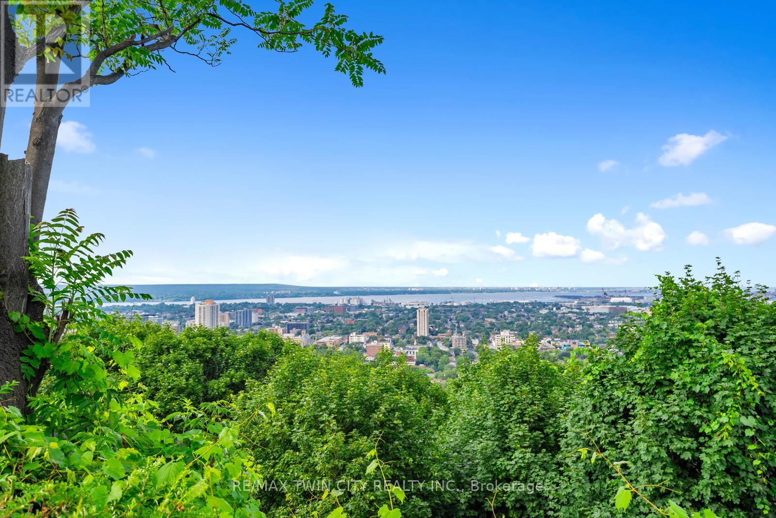 47 Mountain Park Avenue, Hamilton, Ontario  L9A 1A1 - Photo 17 - X12430430