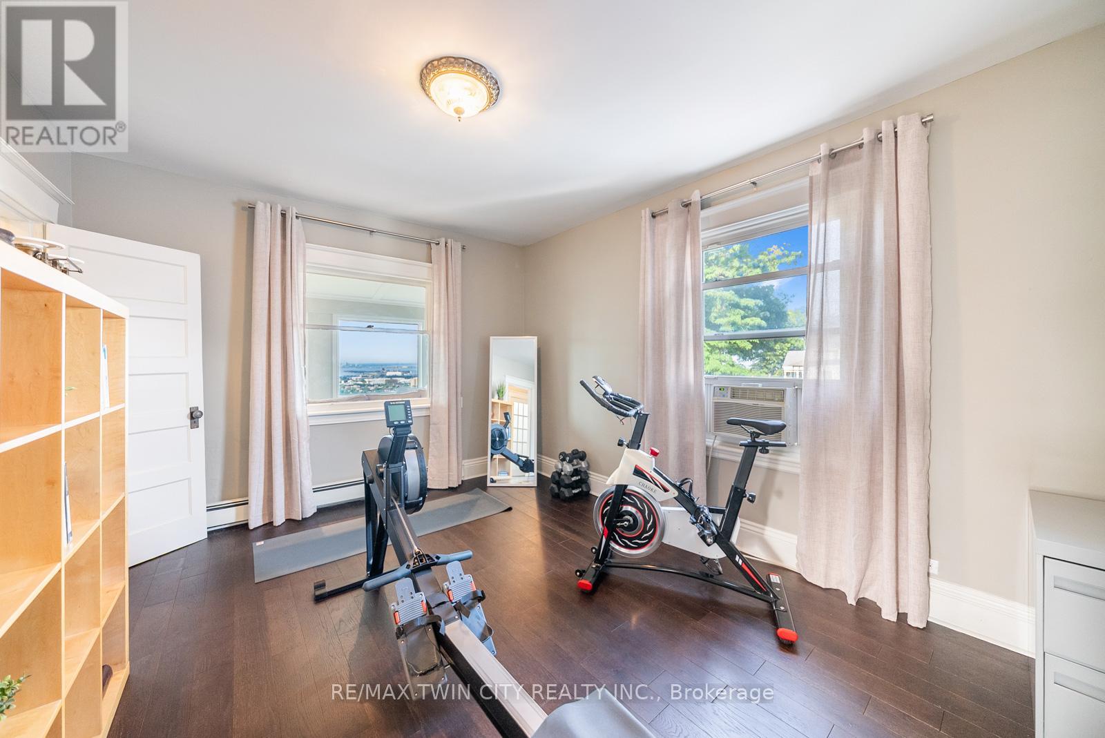 47 Mountain Park Avenue, Hamilton, Ontario  L9A 1A1 - Photo 22 - X12430430