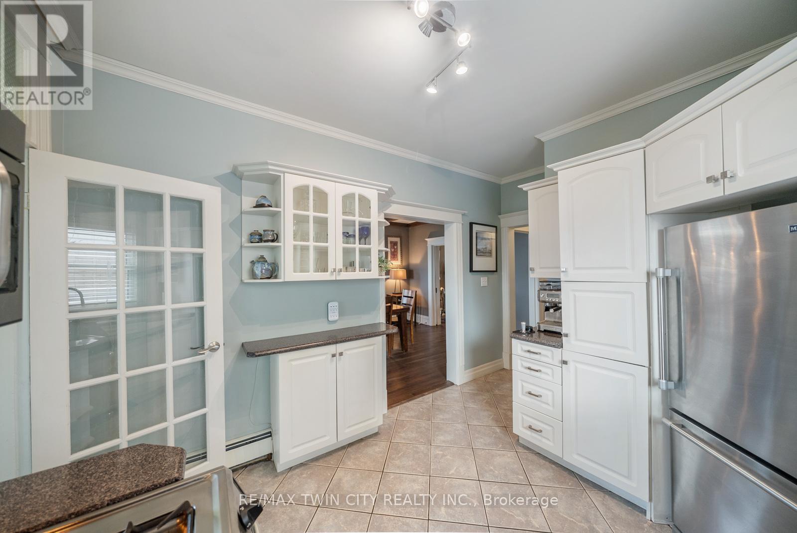 47 Mountain Park Avenue, Hamilton, Ontario  L9A 1A1 - Photo 8 - X12430430