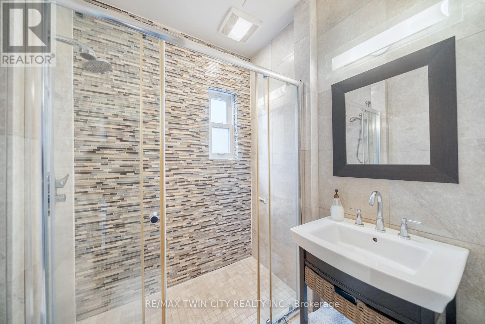 47 Mountain Park Avenue, Hamilton, Ontario  L9A 1A1 - Photo 9 - X12430430