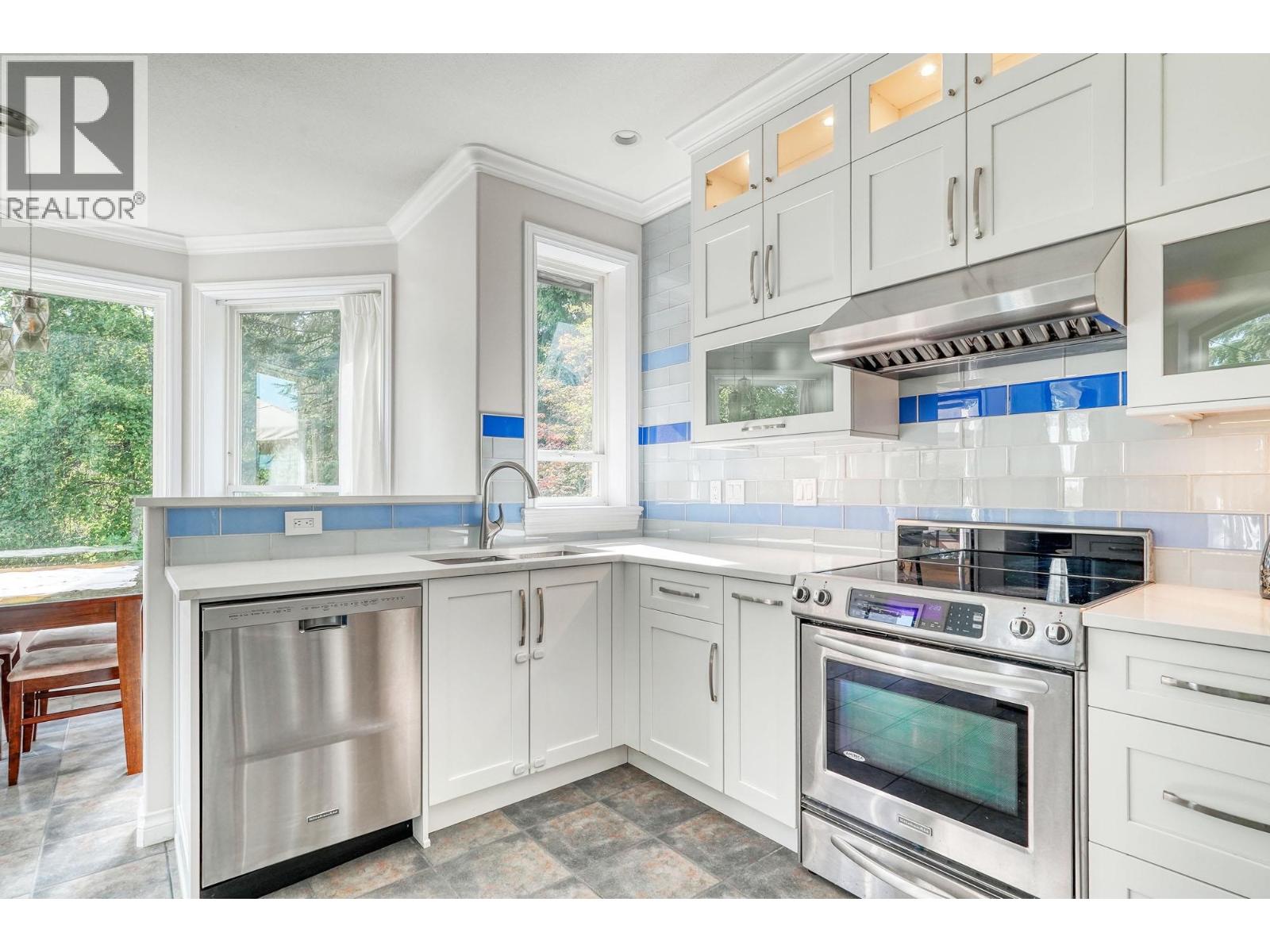 206 3280 Plateau Boulevard, Coquitlam, British Columbia  V3E 3J5 - Photo 7 - R3051509