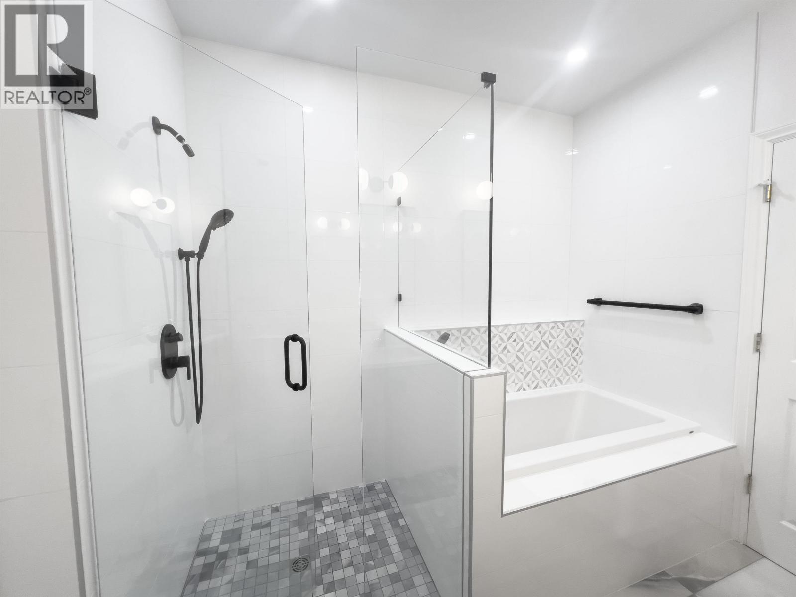 206 3280 Plateau Boulevard, Coquitlam, British Columbia  V3E 3J5 - Photo 15 - R3051509