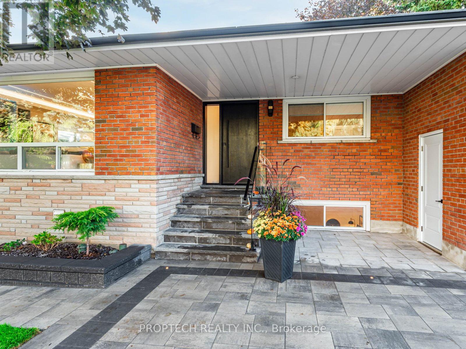 24 Mission Drive, Toronto, Ontario  M3A 2P2 - Photo 3 - C12430456