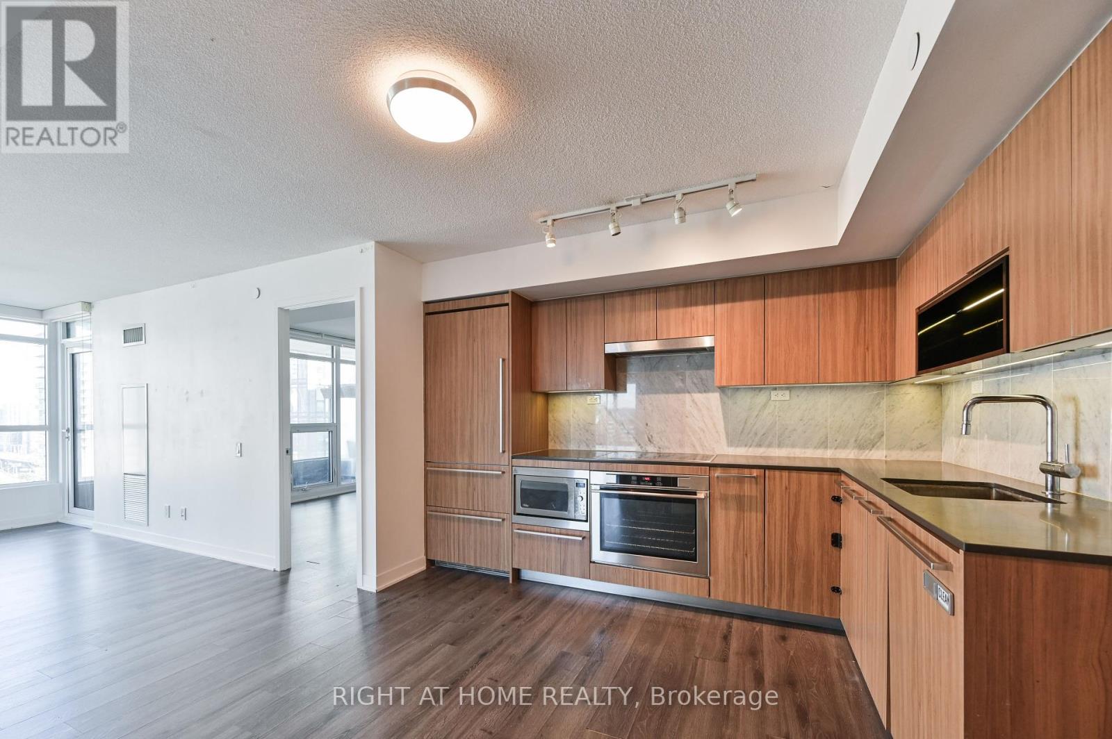 1806 - 80 Queens Wharf Road, Toronto, Ontario  M5V 0J3 - Photo 13 - C12333529
