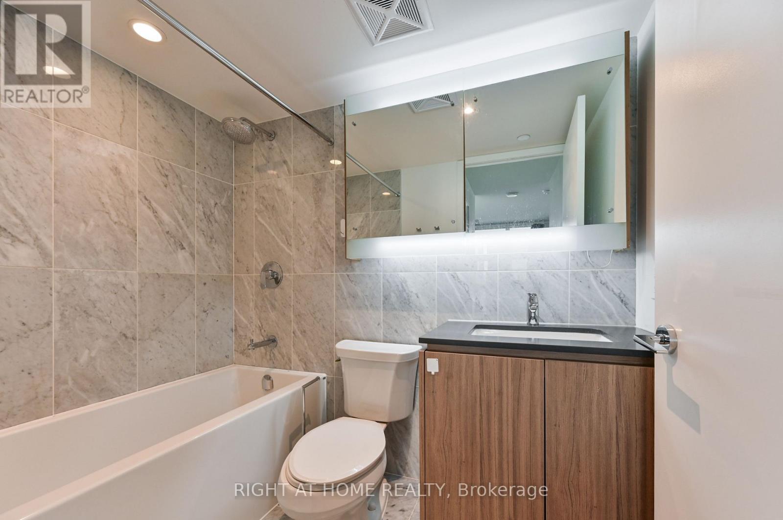 1806 - 80 Queens Wharf Road, Toronto, Ontario  M5V 0J3 - Photo 17 - C12333529