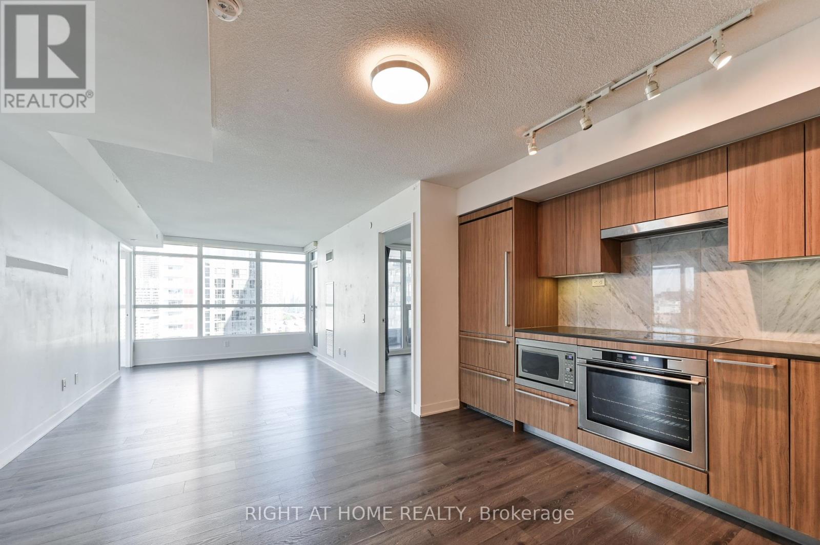 1806 - 80 Queens Wharf Road, Toronto, Ontario  M5V 0J3 - Photo 14 - C12333529